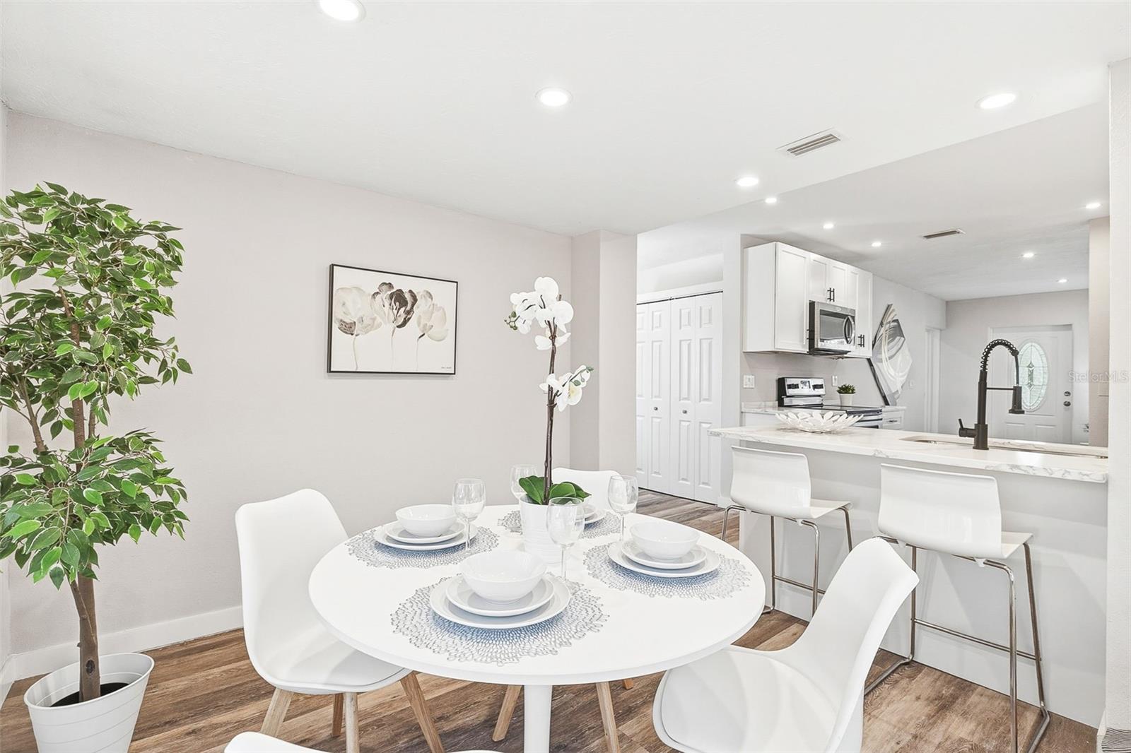 DE SOTO LAKES - Residential