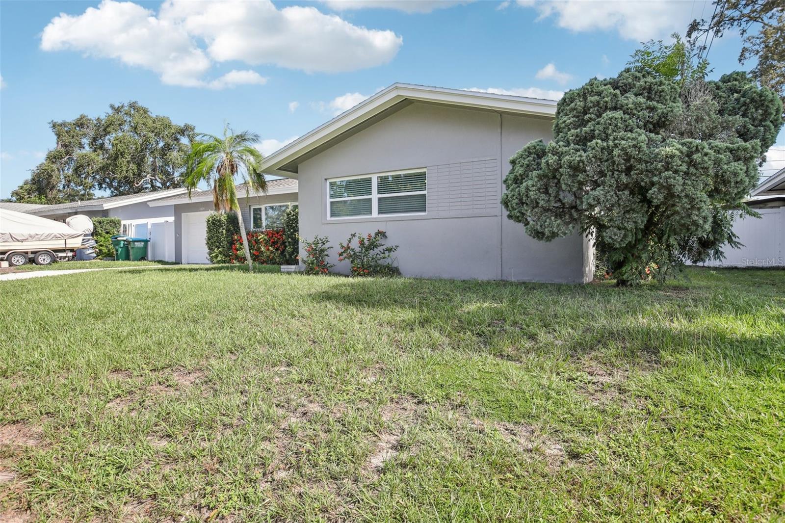 1624 CHATEAU DRIVE
