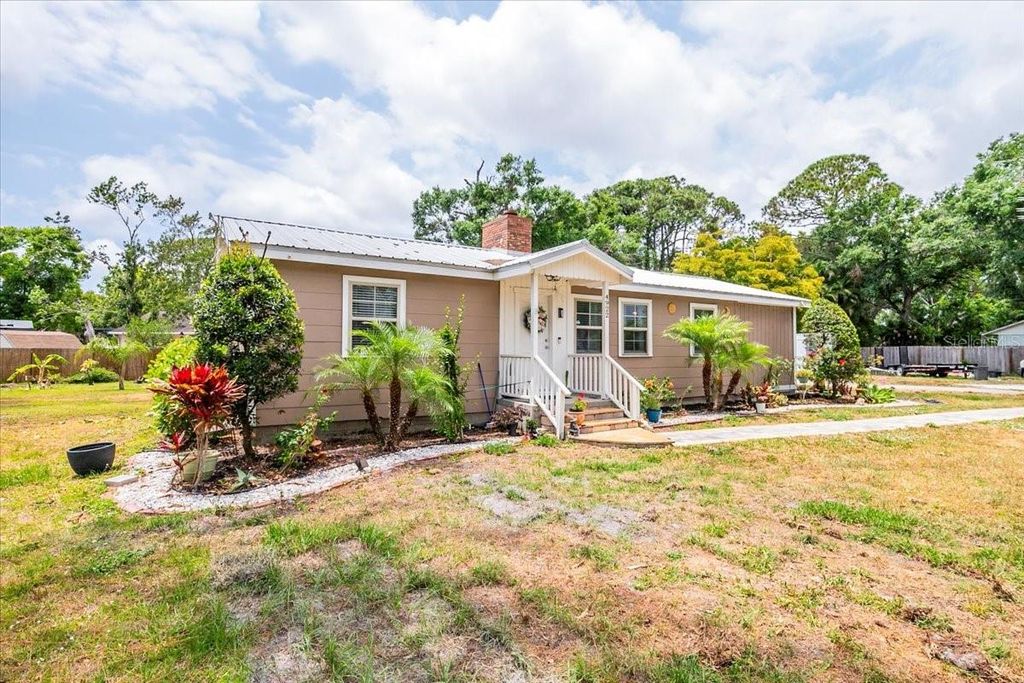 Photo of 4922 18th Street E, Bradenton, FL 34203 (MLS # A4687892)