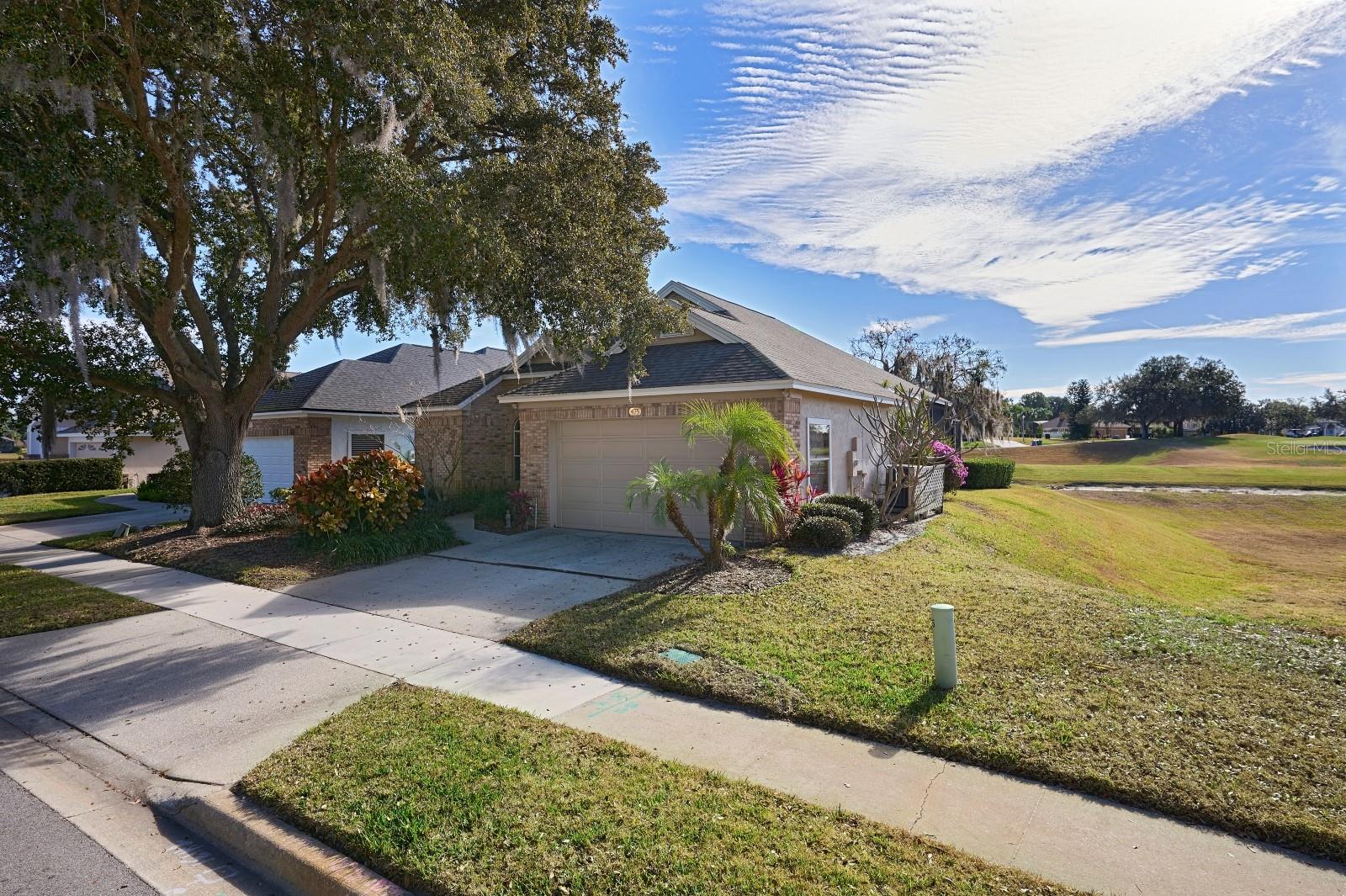 475 ARROWMOUNT PLACE