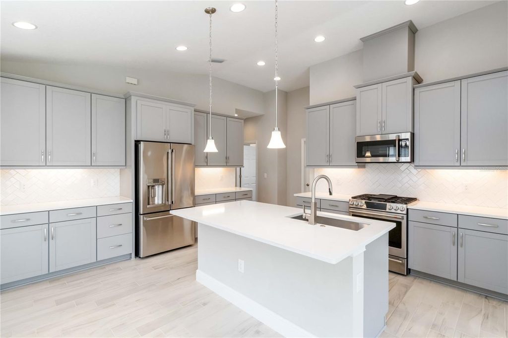 Photo of 12513 Oak Hill Way, Parrish, FL 34219 (MLS # A4666186)