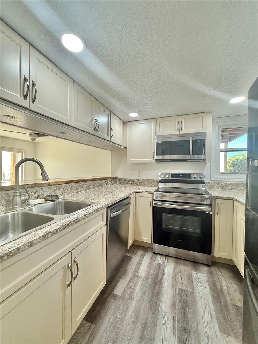 BUNKER HILL INC - Residential Lease