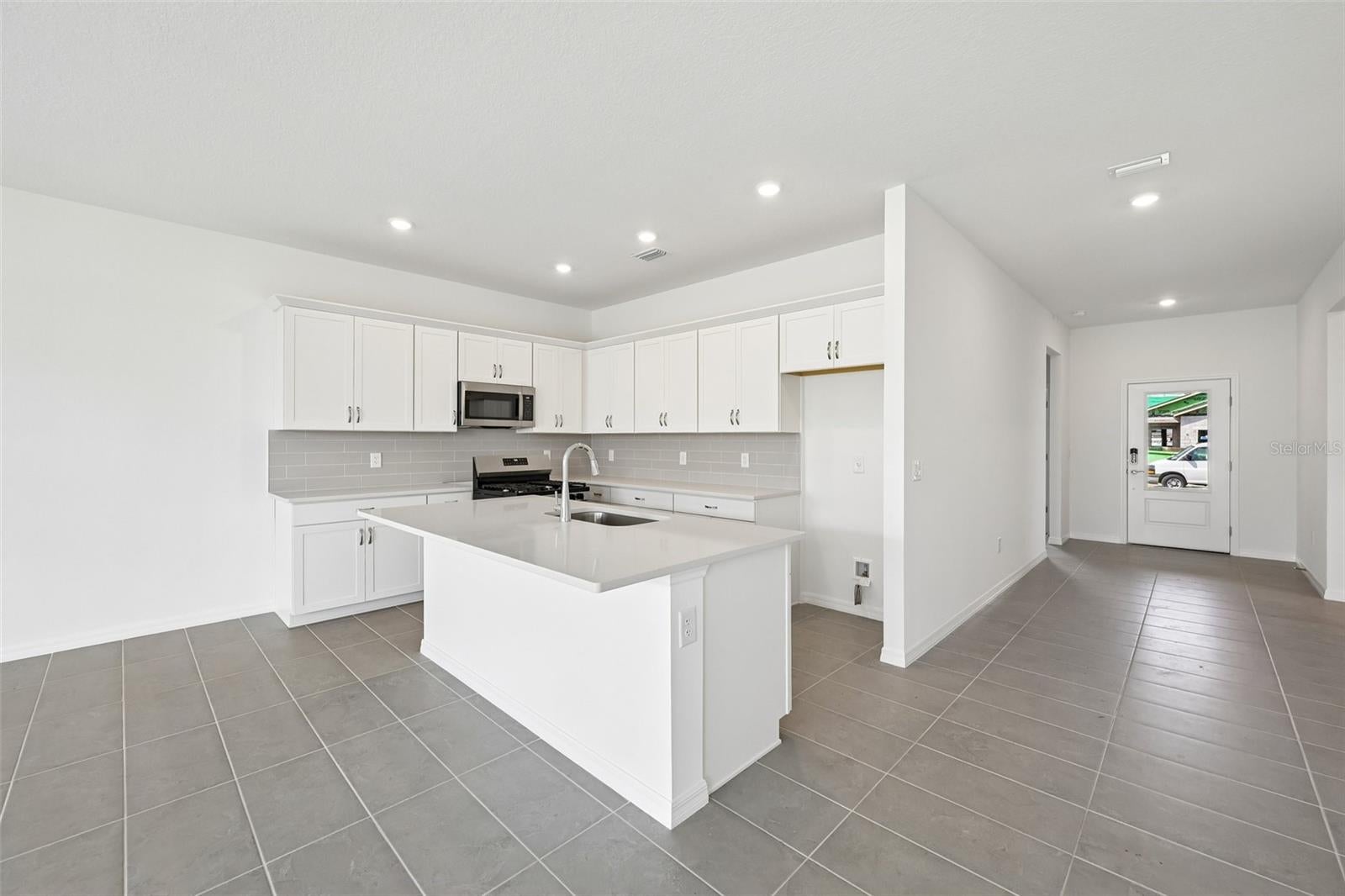 8704 CANARD COVE
