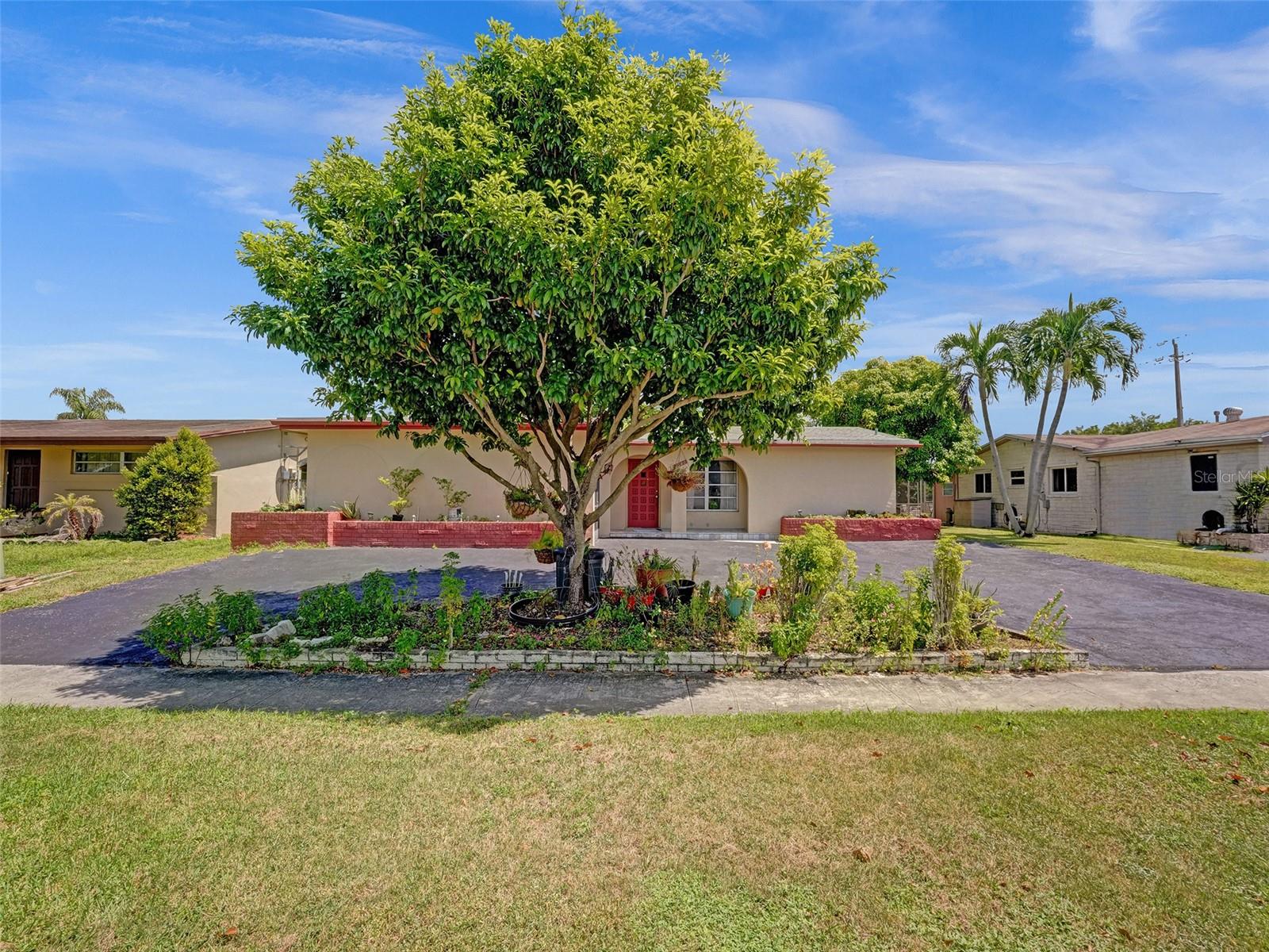 This cozy single-family home is the gem you've been searching for. With its strategic location close Sawgrass Expressway, Sawgrass Mall, the FLA Live Arena, grocery stores, schools, and entertainment venues, you'll have everything you need within reach. With no HOA, you can enjoy this home without restrictions. If you're passionate about water sports, this home is a true paradise for you. It features a spacious circular garage that provides all the necessary space to safely and conveniently park your boat. The backyard of this property is completely fenced, ensuring not only your privacy but also providing a perfect space to relax under the shade of the trees or enjoy quality family time outdoors. The spacious master bedroom boasts two convenient closets that make organizing your belongings a breeze. Additionally, a third bonus room stands ready to serve as a guest bedroom or a comfortable office, adapting to your needs. The kitchen is another highlight of this property. Spacious and bright, it offers abundant natural light and ample storage space, making it a perfect place to savor culinary delights.
This property is the perfect place to live comfortably or to make a successful investment generating excellent cash flow. With its privileged location, independence, outdoor space, and convenient layout, don't miss this unique opportunity to make it yours!