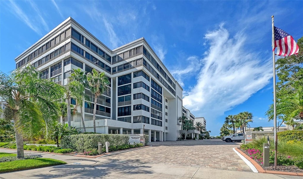 Photo of 1102 Benjamin Franklin Drive #810, Sarasota, FL 34236 (MLS # A4707105)