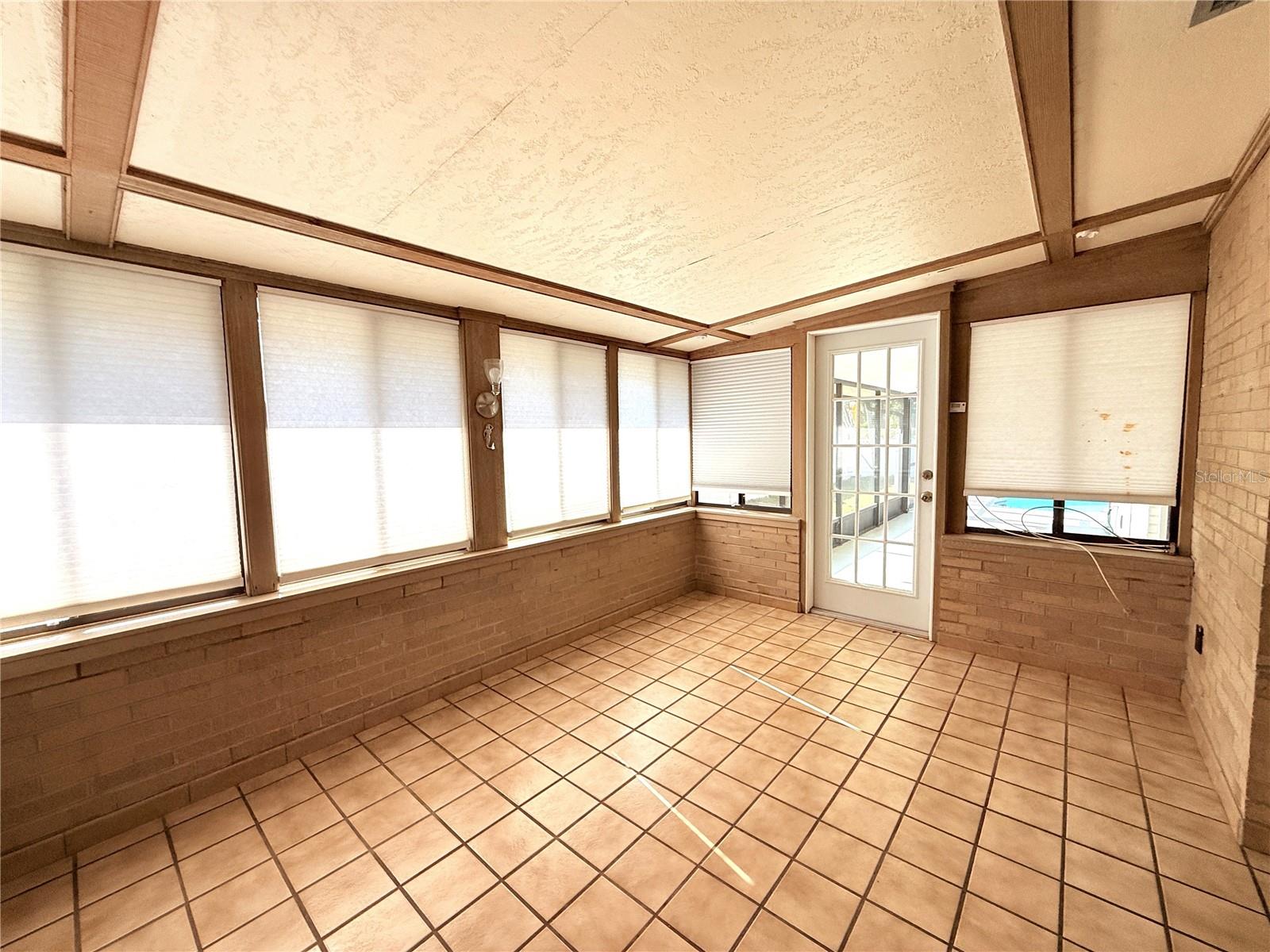 DUNEDIN ISLES 1 - Residential Lease