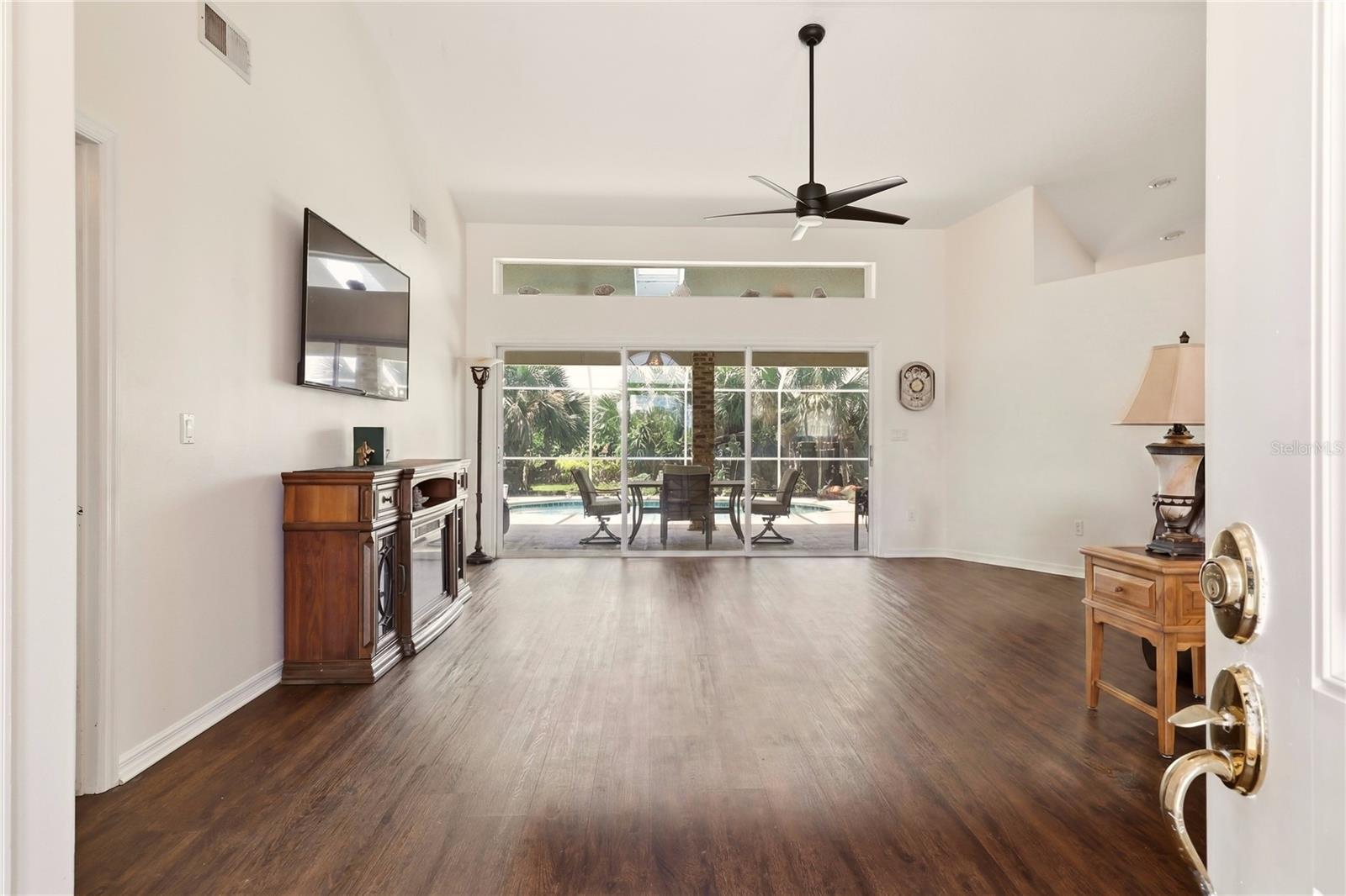 4 BEACHSIDE DR