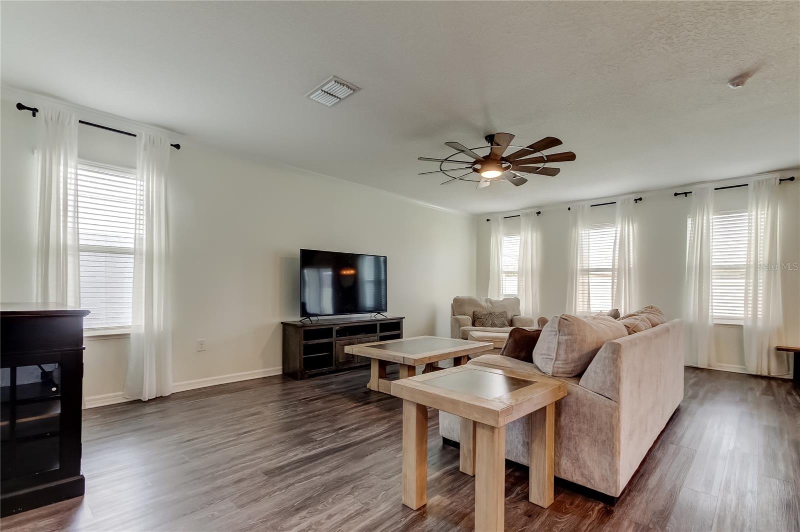EPPERSON RANCH SOUTH PH 2H-1 - Residential Lease