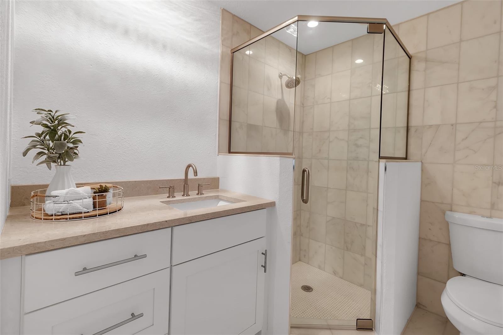 LOCKWOODS - Residential Lease