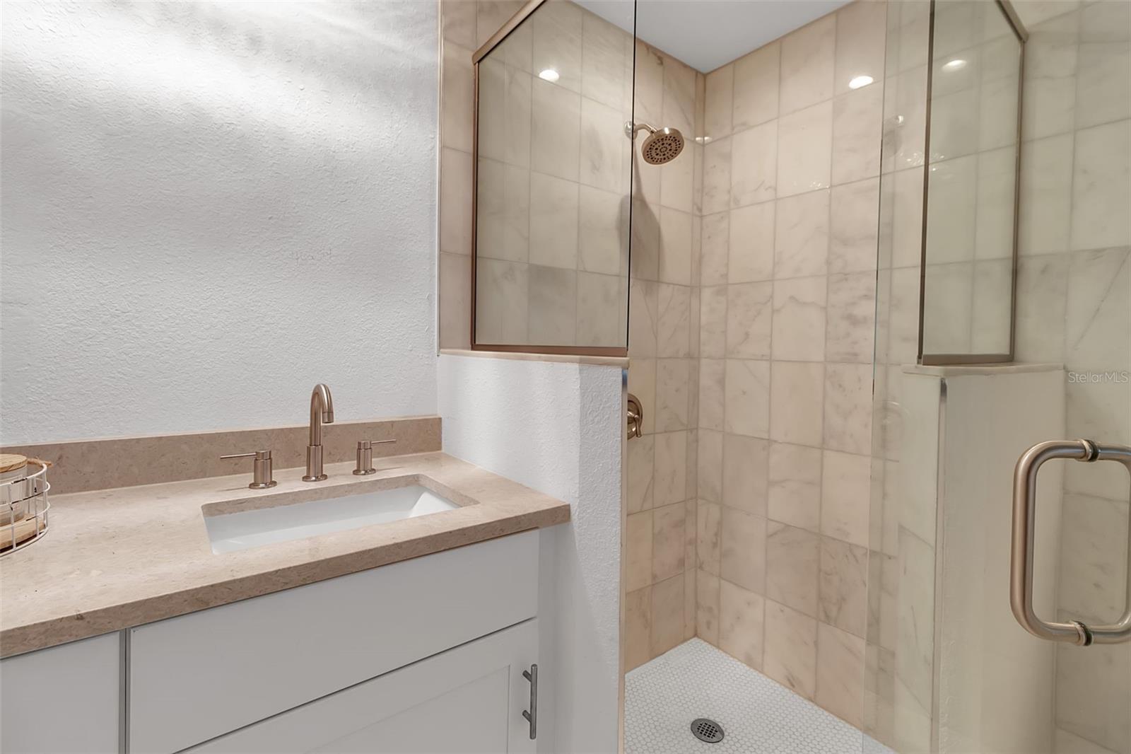 LOCKWOODS - Residential Lease