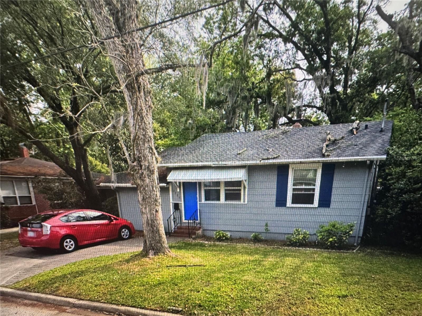 SECTION 8 VOUCHER ARE WELCOMED .This charming single-family home offers 1,200 sq ft of comfortable living space, featuring 3 bedrooms and 1 bathroom. Enjoy a bright and cozy interior with plenty of room for the whole family. Conveniently located near schools, parks, shopping, and major highways. Don’t miss this great opportunity for an affordable home in a prime location — schedule your showing today