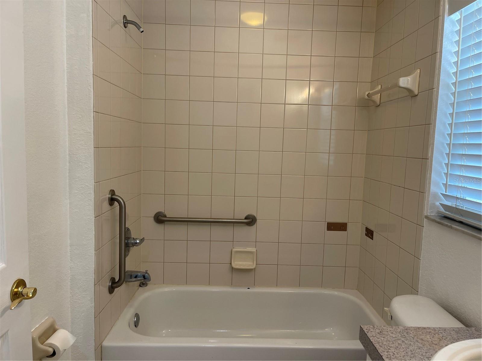 PARADISE LAKES - Residential