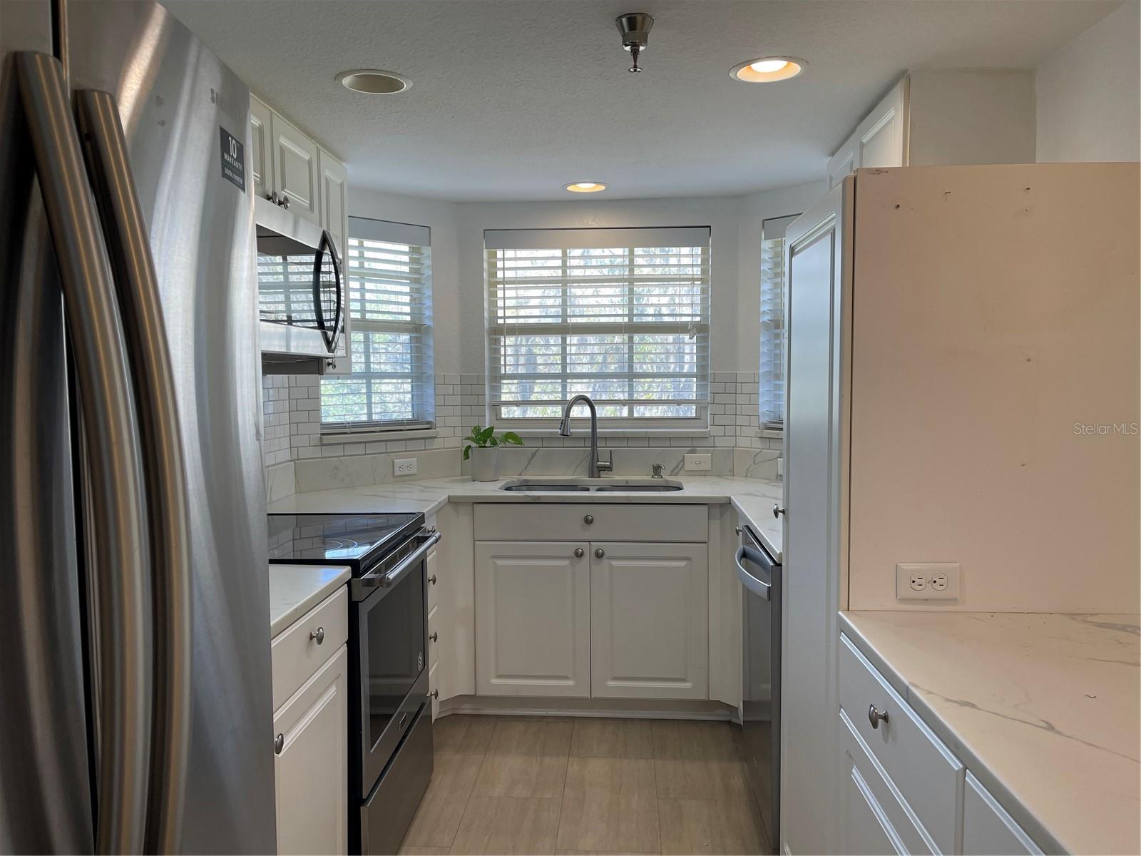 PARADISE LAKES - Residential