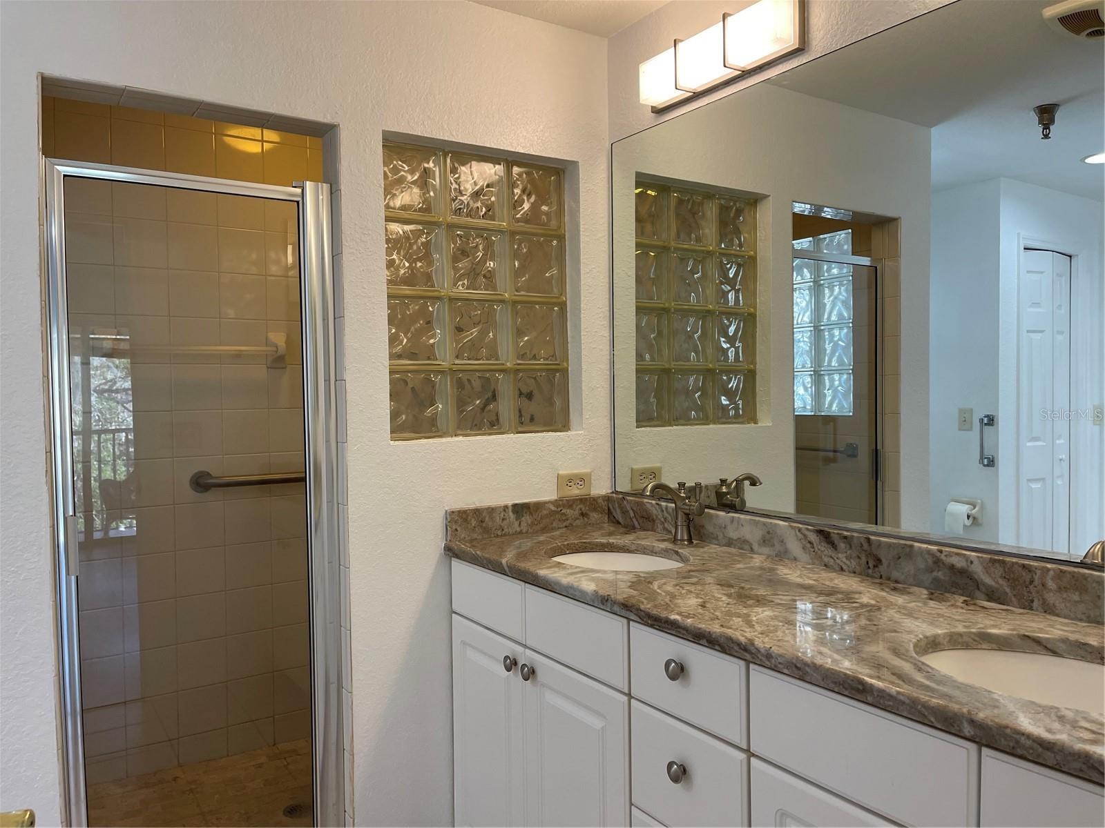 PARADISE LAKES - Residential