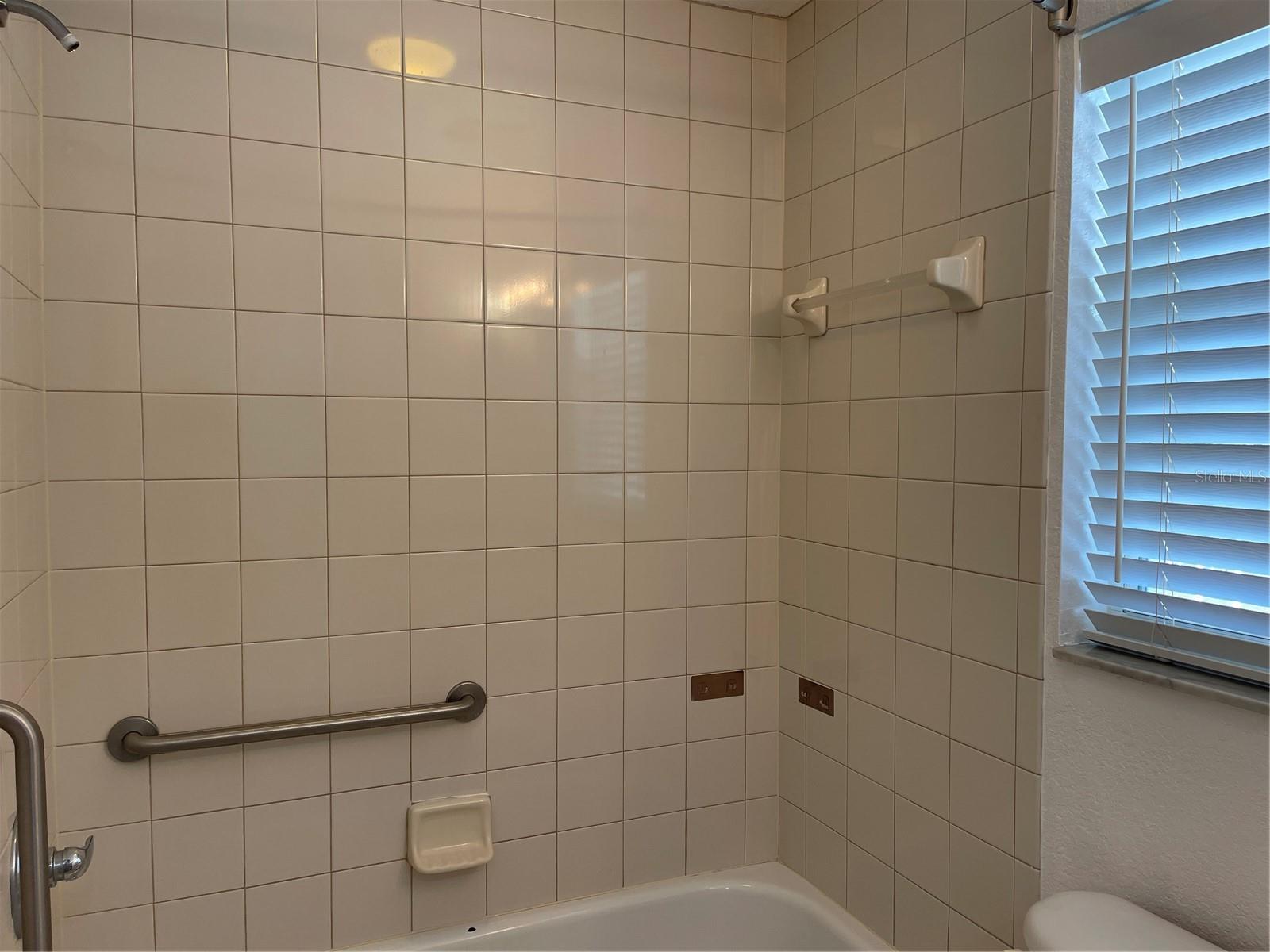 PARADISE LAKES - Residential