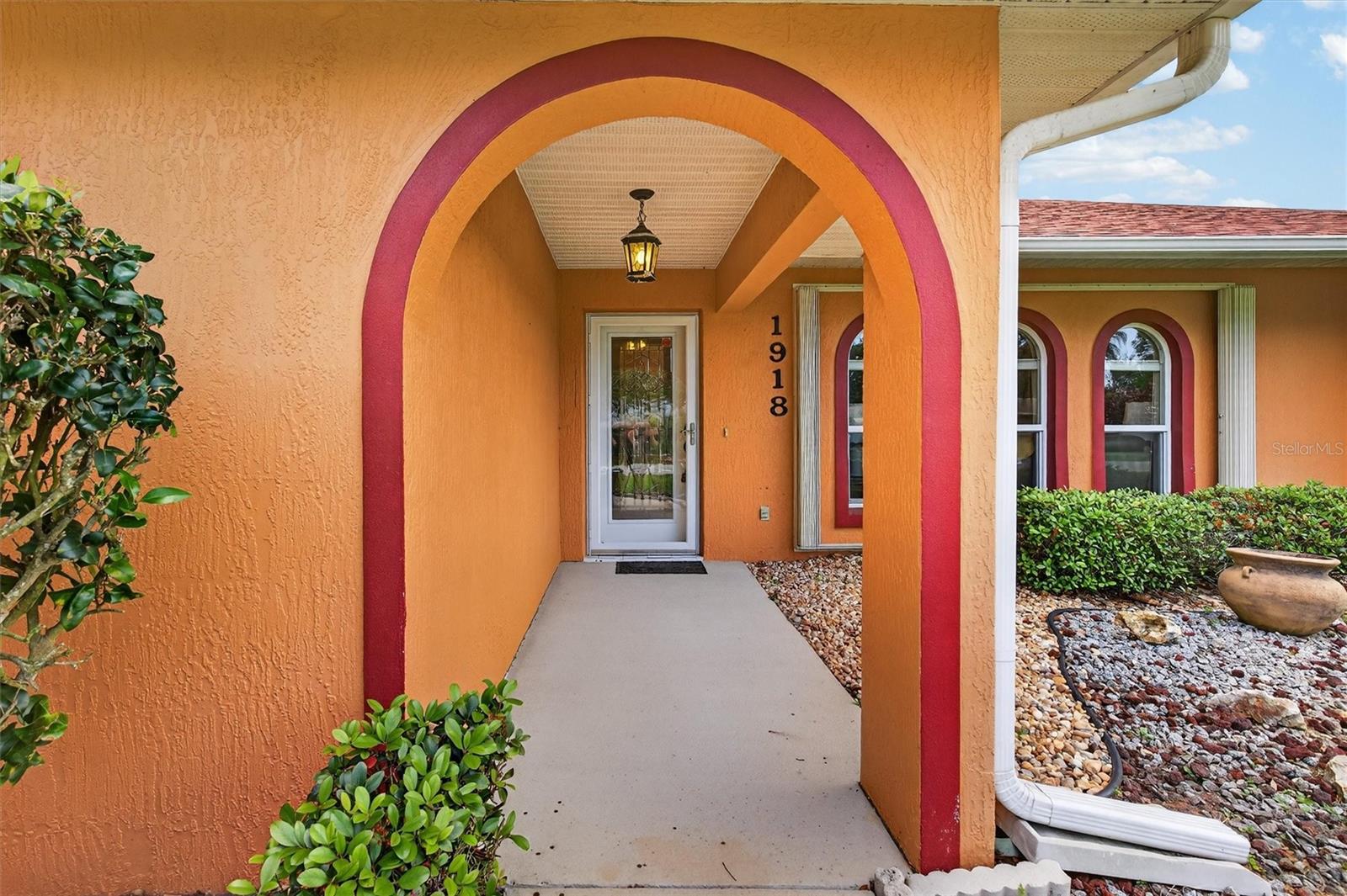 1918 UMBRELLA TREE DRIVE