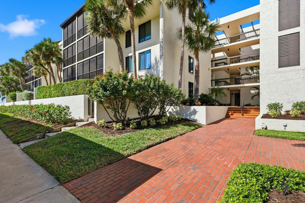 Photo of 1965 Gulf Of Mexico Drive #G5-104, Longboat Key, FL 34228 (MLS # A4670323)