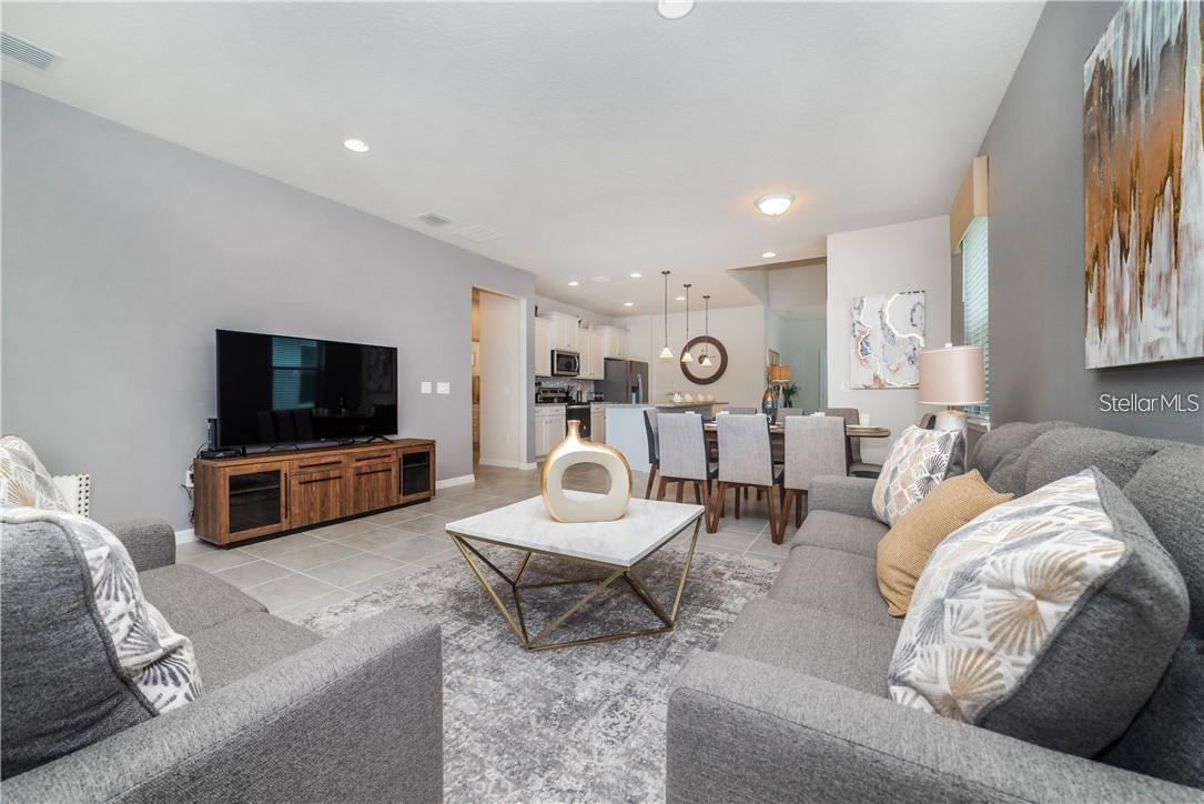 WINDSOR AT WESTSIDE - Residential