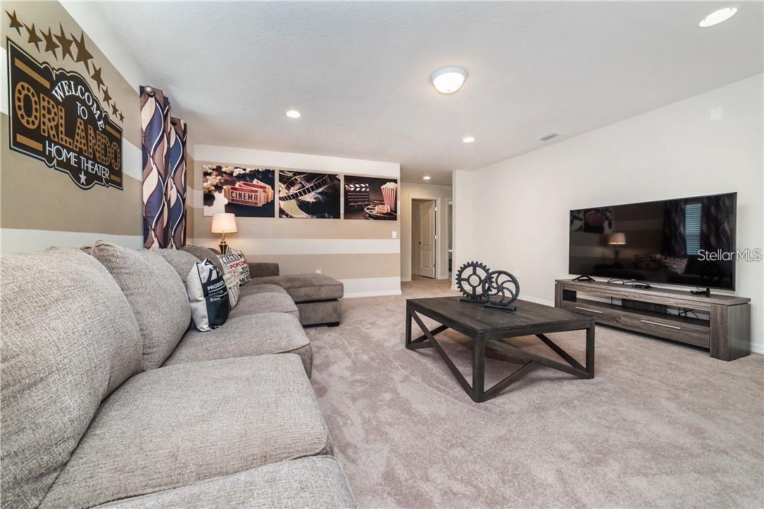 WINDSOR AT WESTSIDE - Residential