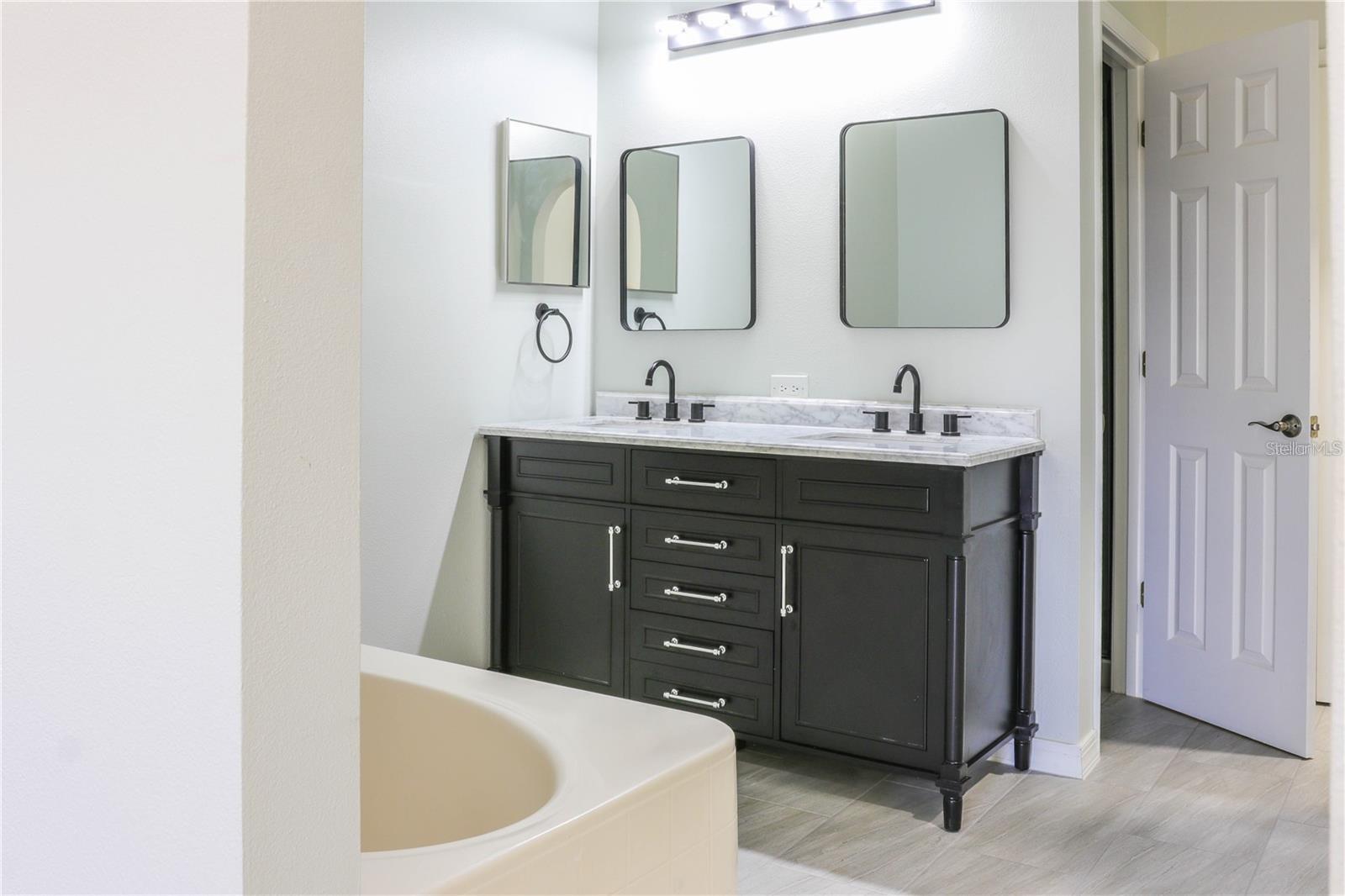 LEESBURG OVERLOOK AT LAKE GRIFFIN - Residential Lease