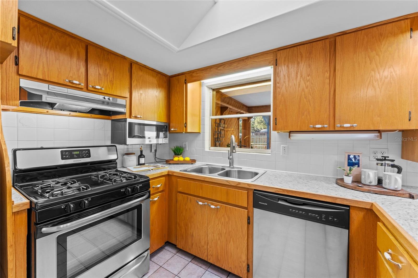 LAKE MAGDALENE VISTA UNIT 1 - Residential