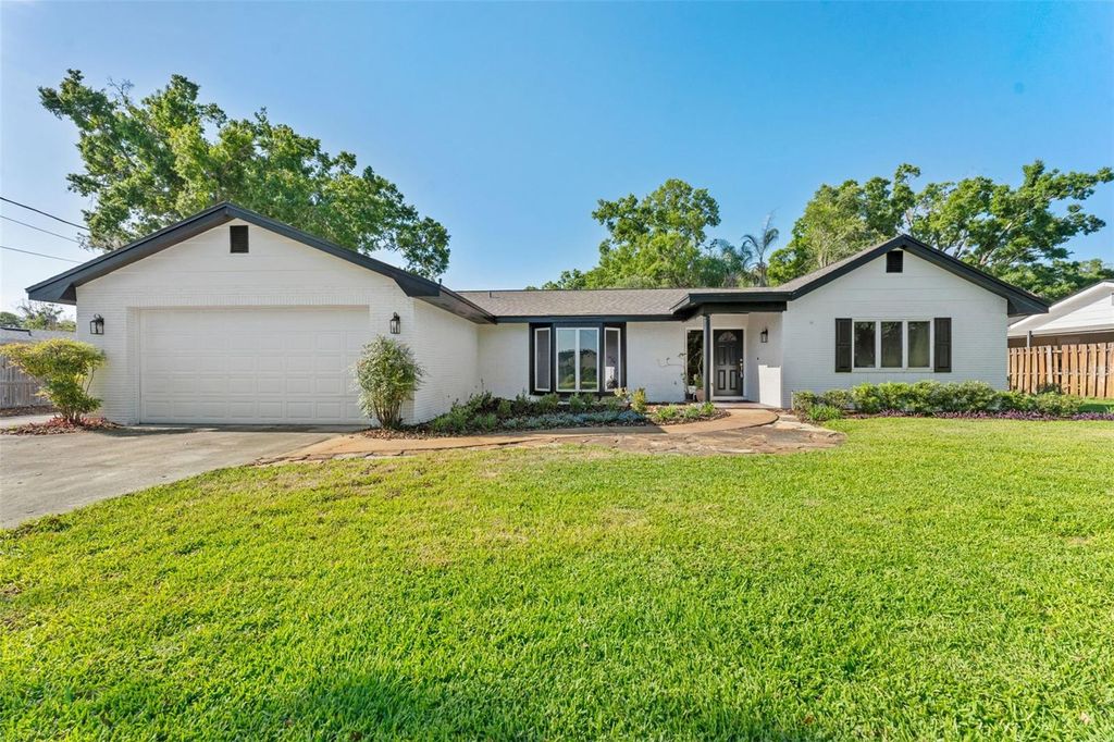 Photo of 1502 Haven Bend, Tampa, FL 33613 (MLS # TB8497436)