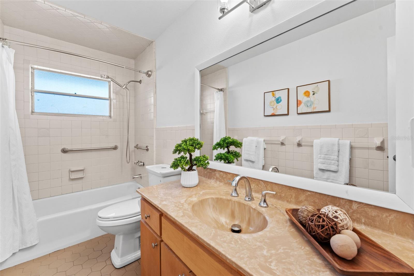 LAKE MAGDALENE VISTA UNIT 1 - Residential