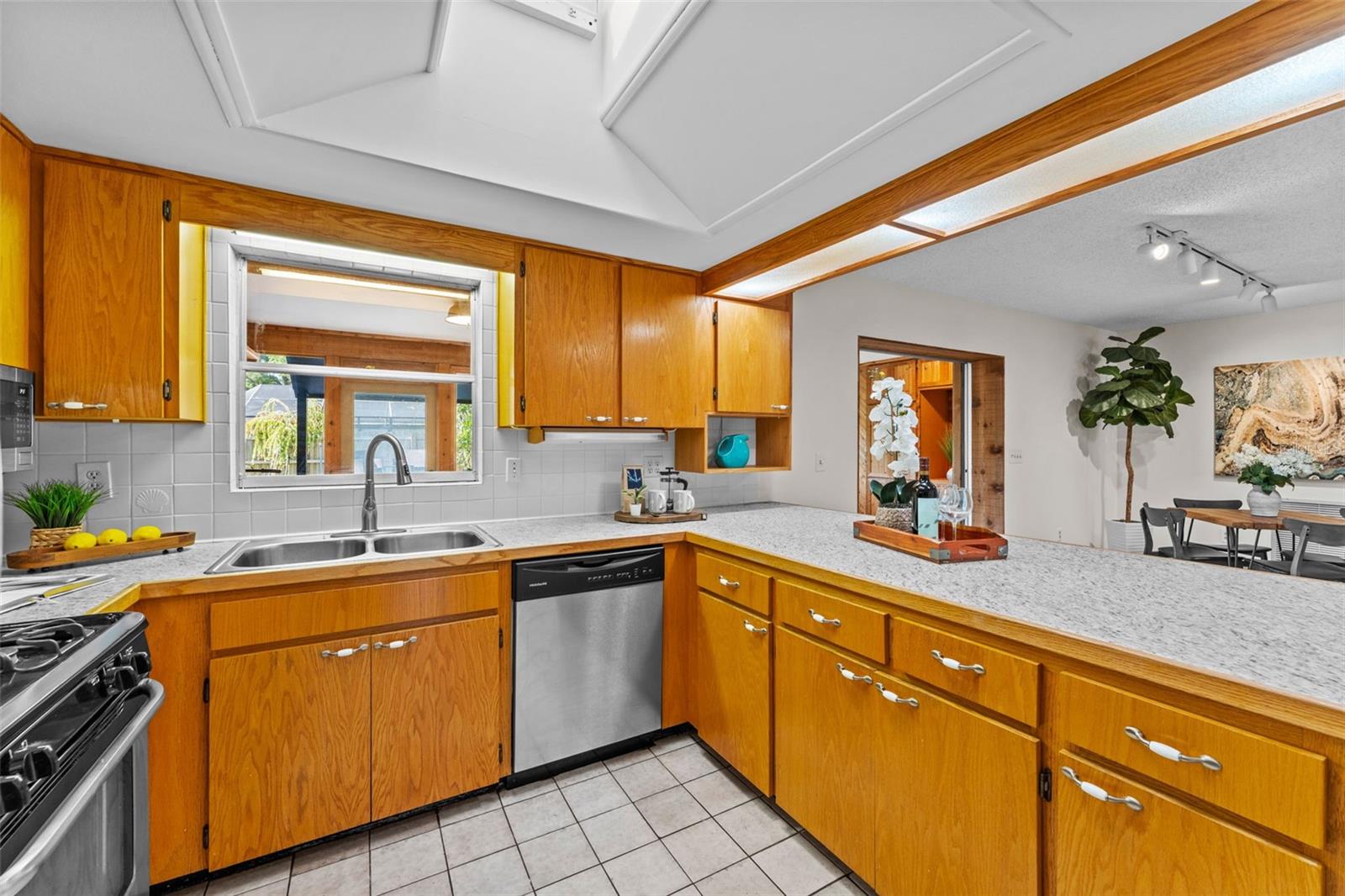 LAKE MAGDALENE VISTA UNIT 1 - Residential