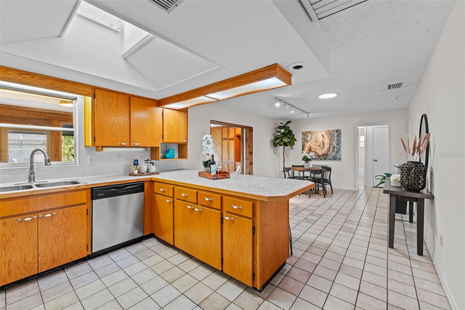 LAKE MAGDALENE VISTA UNIT 1 - Residential