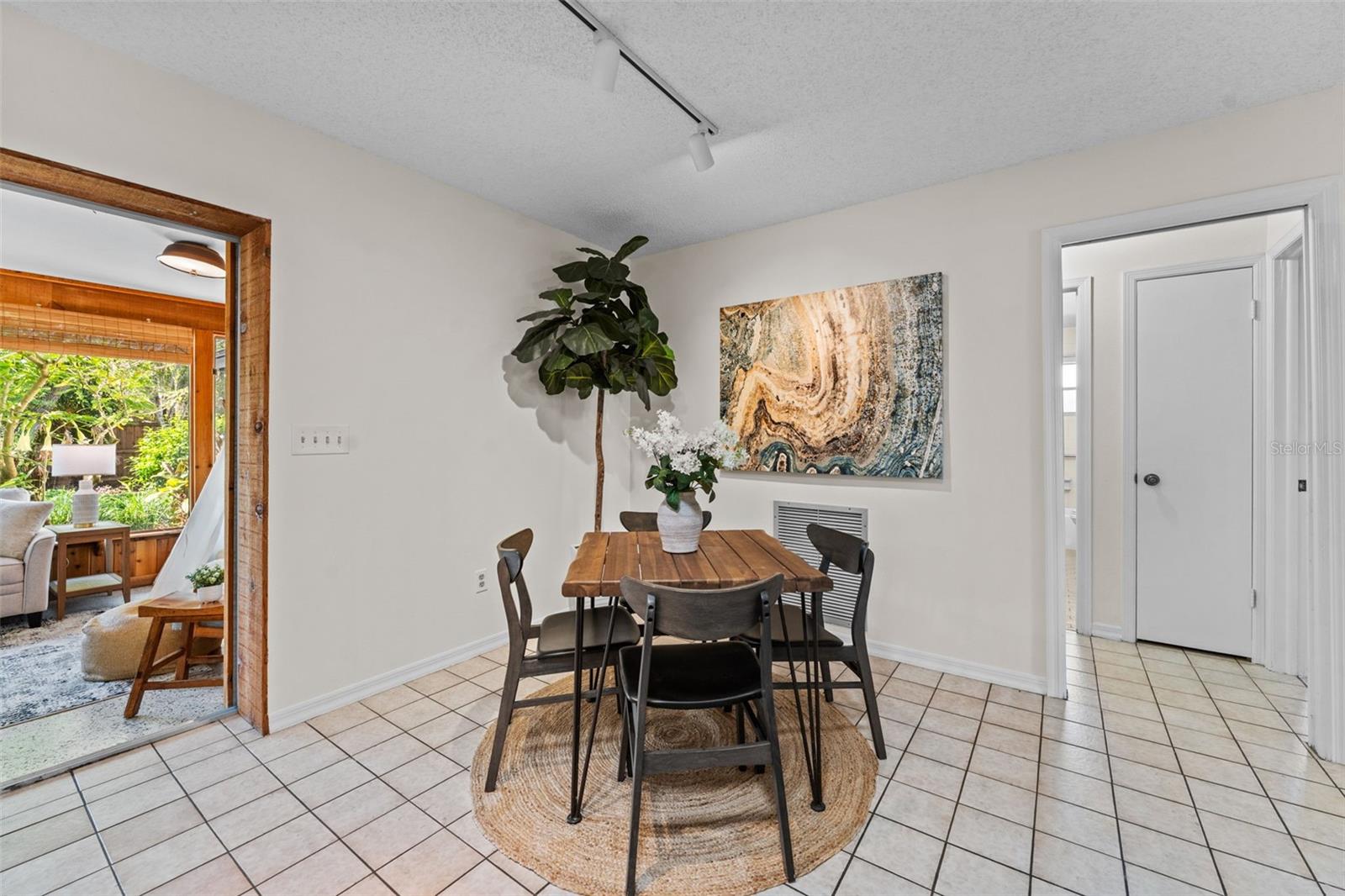 LAKE MAGDALENE VISTA UNIT 1 - Residential