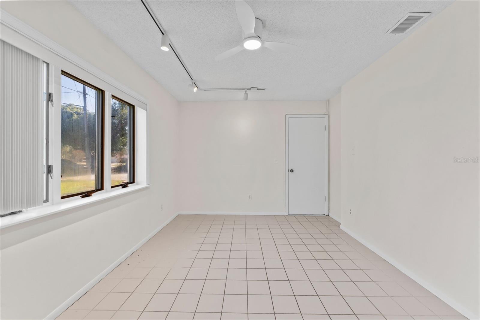 LAKE MAGDALENE VISTA UNIT 1 - Residential