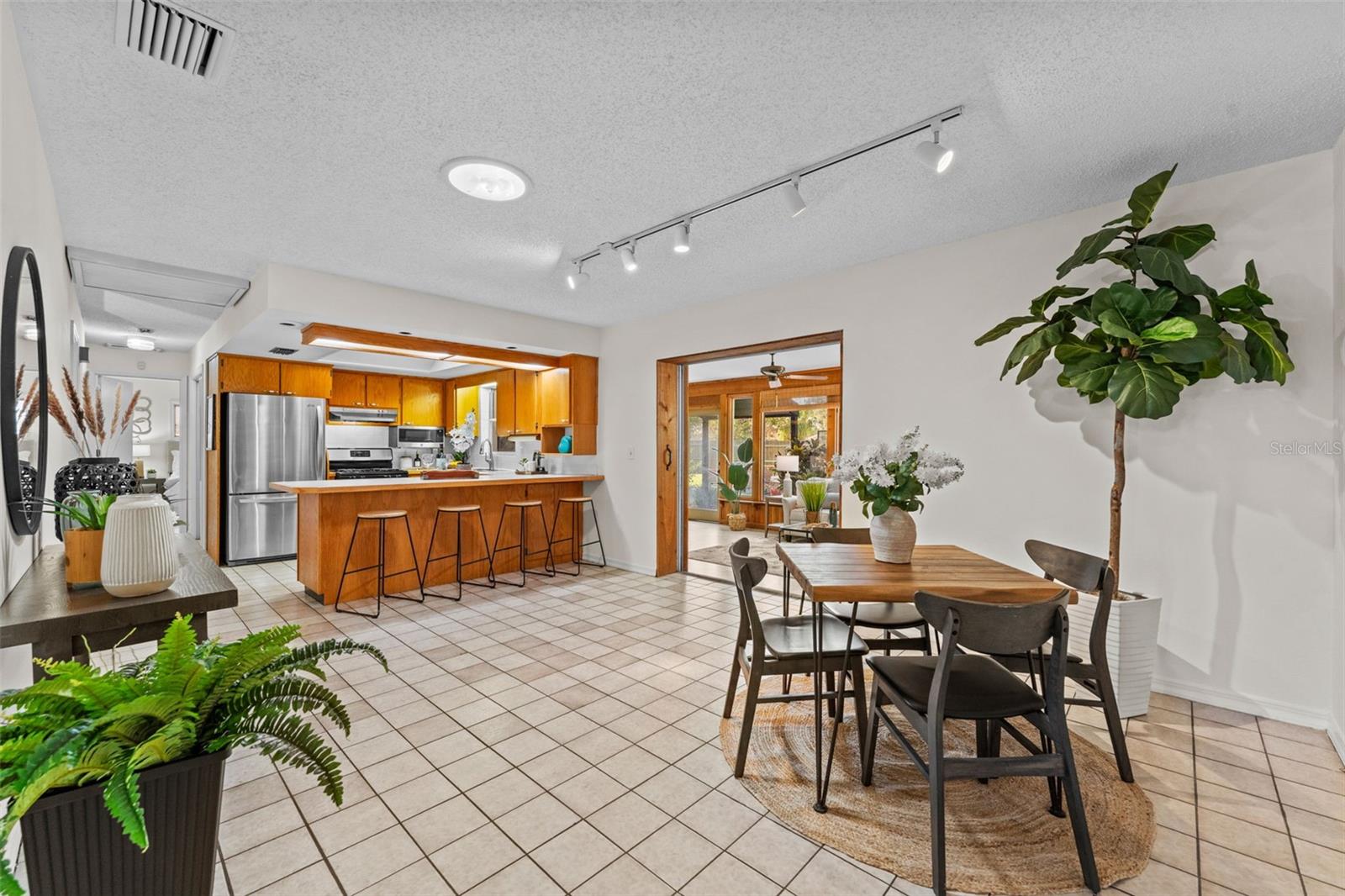 LAKE MAGDALENE VISTA UNIT 1 - Residential