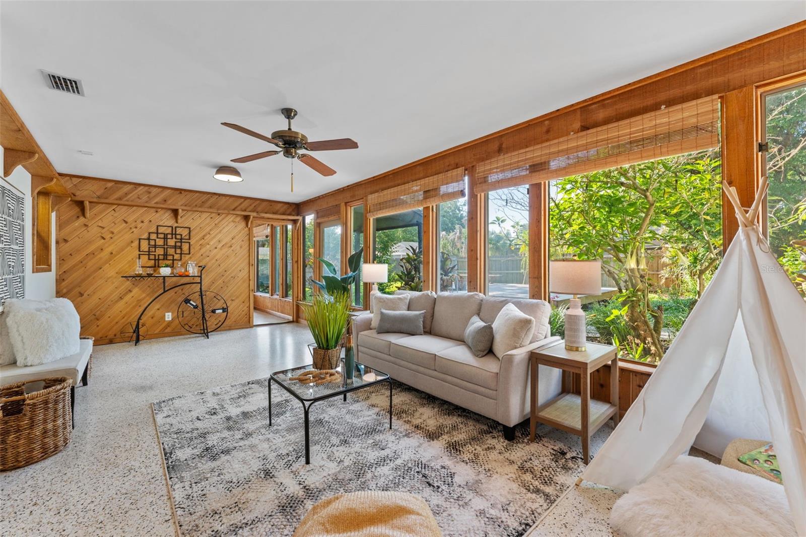 LAKE MAGDALENE VISTA UNIT 1 - Residential