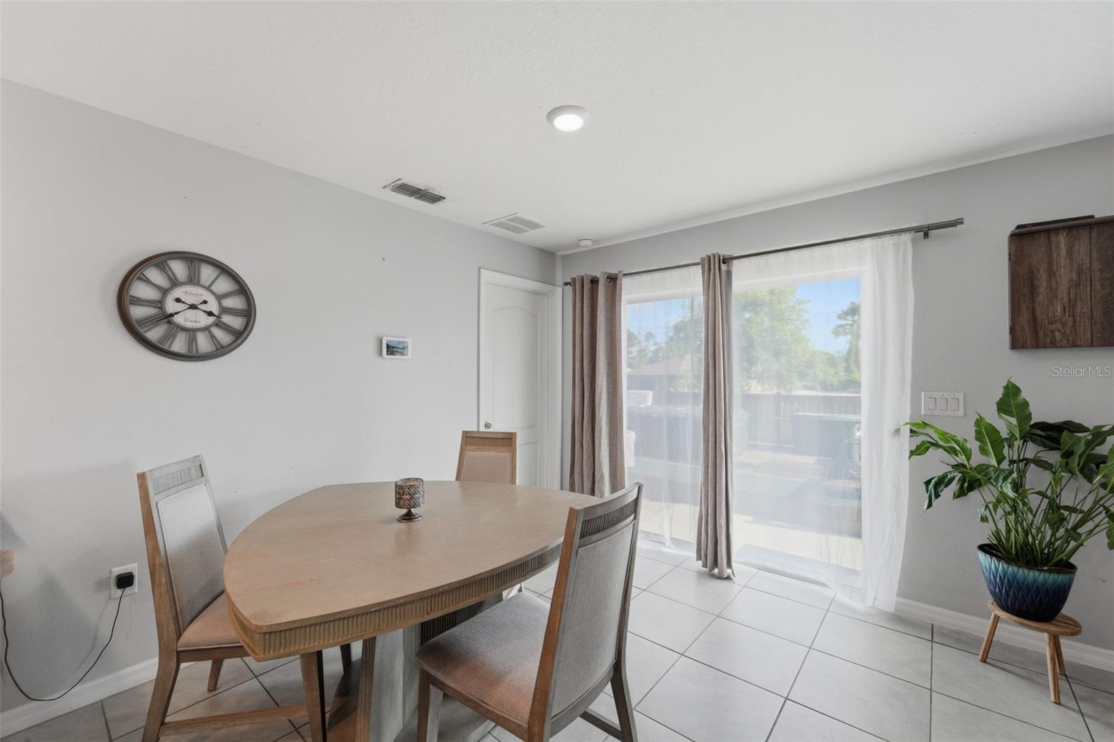 DELTONA LAKES - Residential