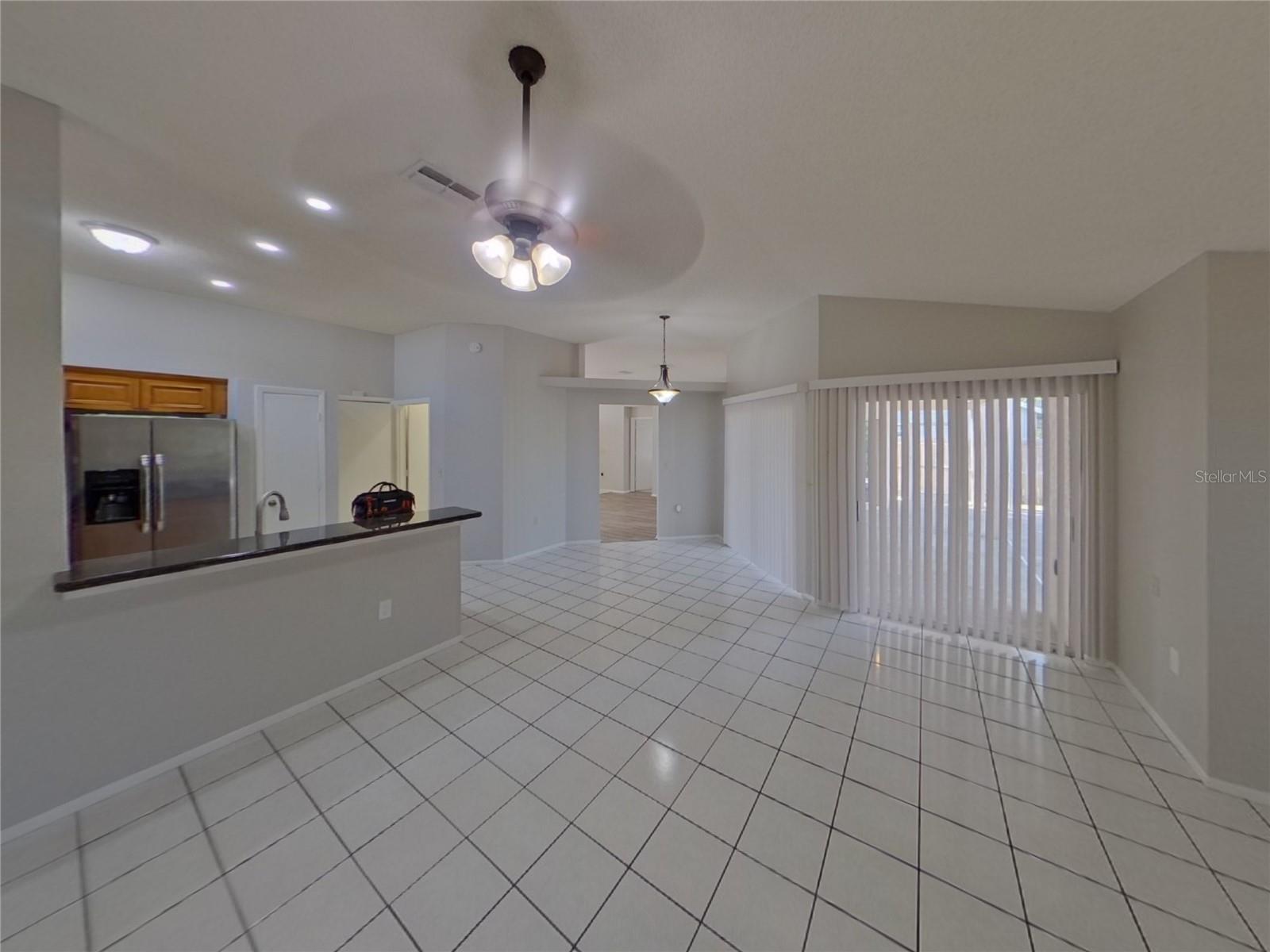 COUNTRY CLUB COURT SECOND SEC - Residential Lease