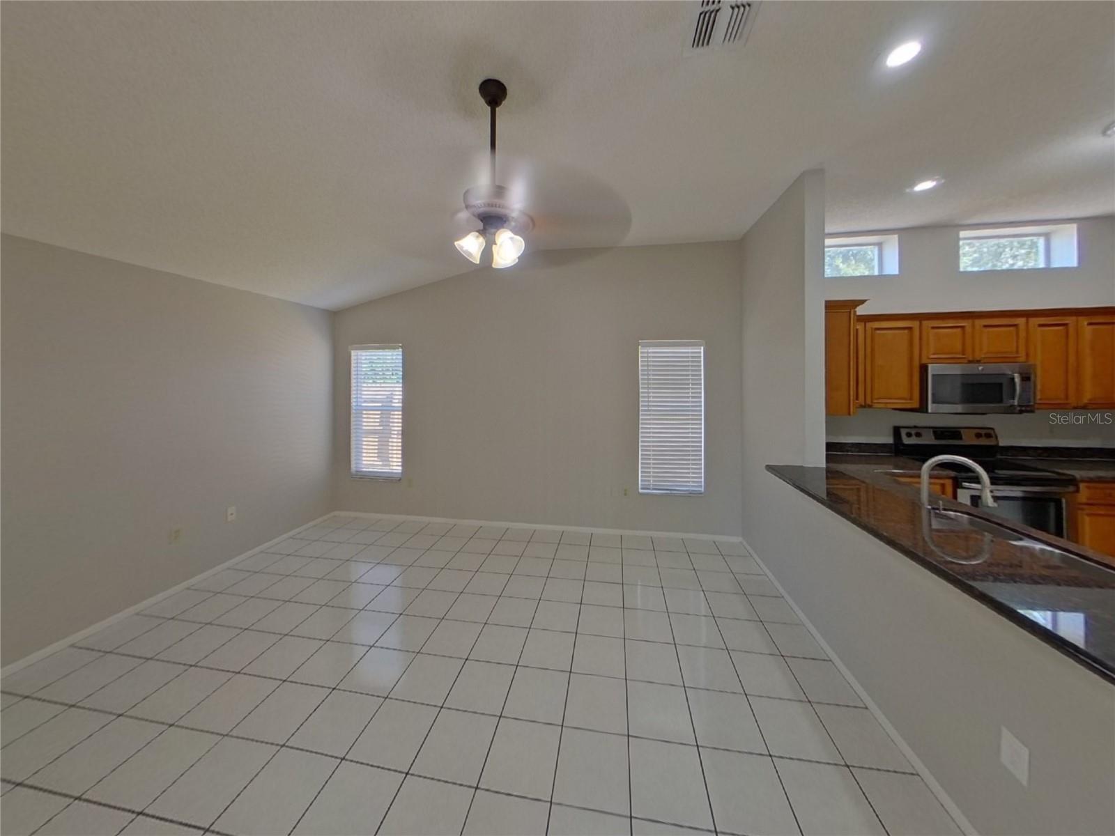 COUNTRY CLUB COURT SECOND SEC - Residential Lease