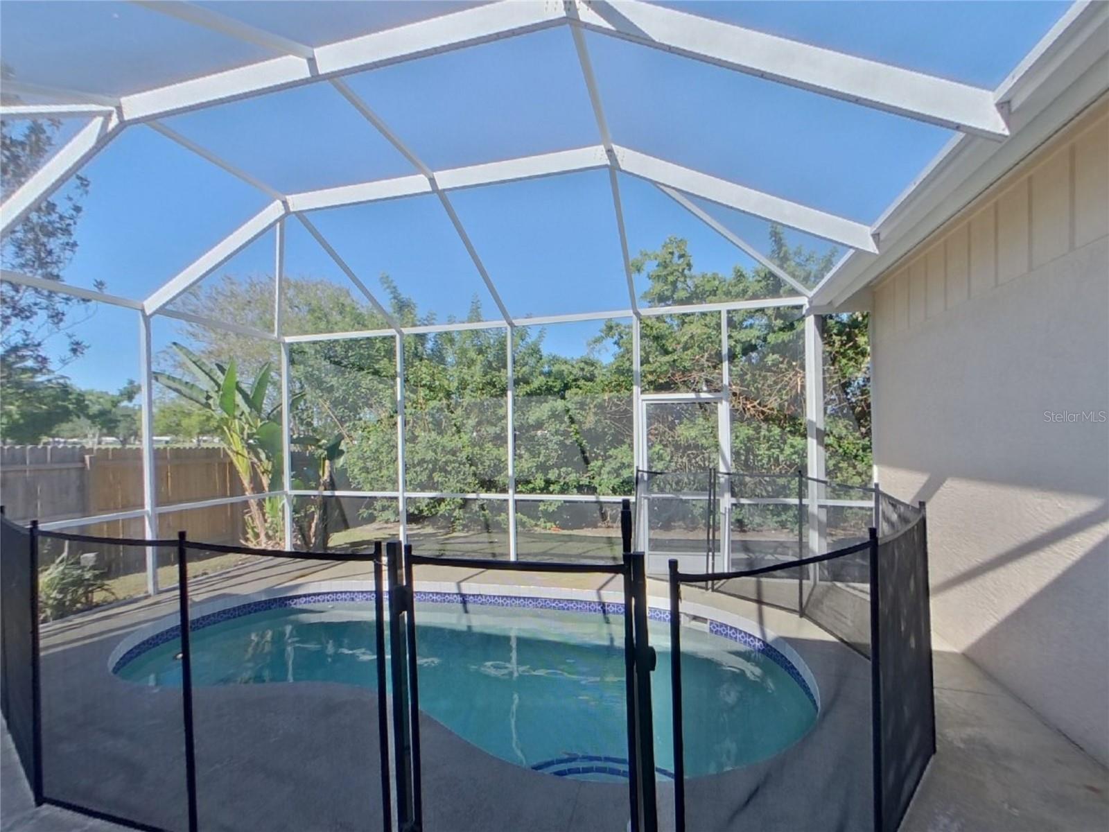 COUNTRY CLUB COURT SECOND SEC - Residential Lease