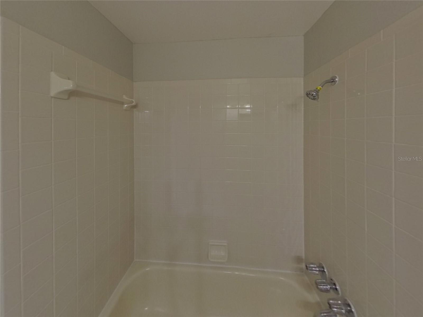 COUNTRY CLUB COURT SECOND SEC - Residential Lease