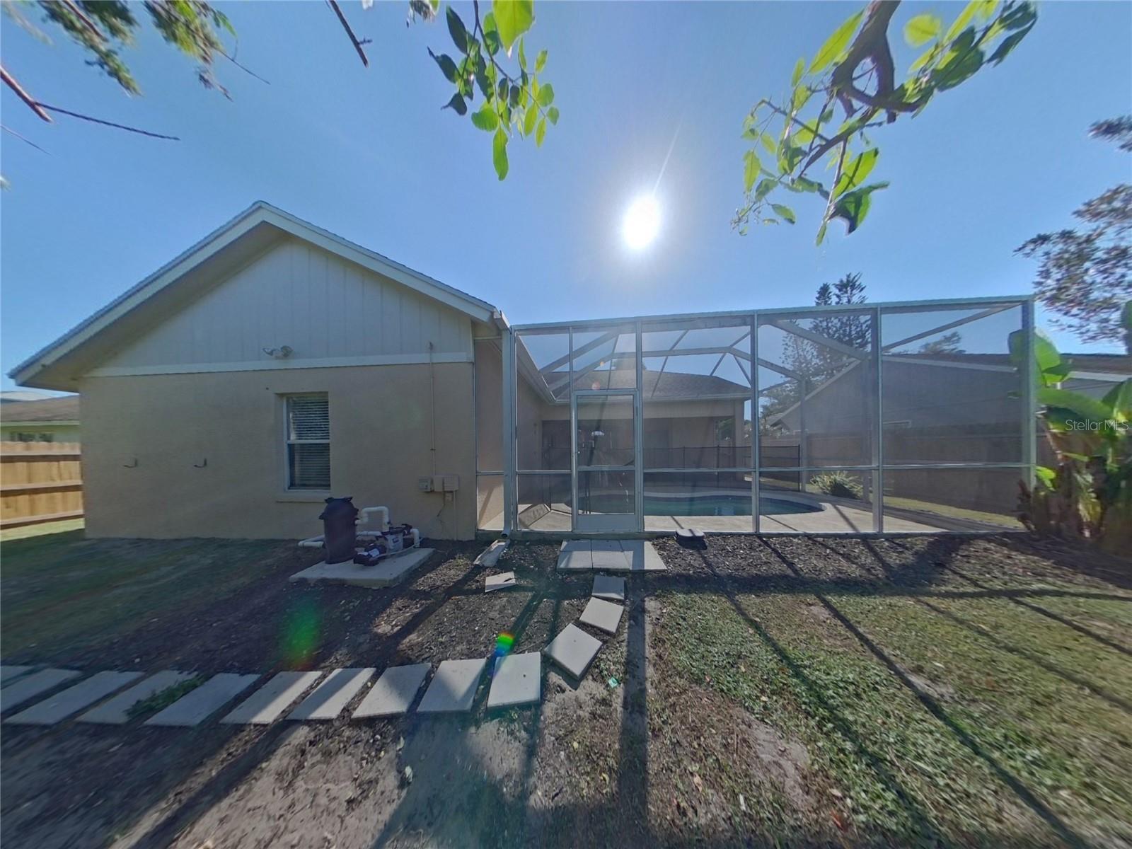 COUNTRY CLUB COURT SECOND SEC - Residential Lease