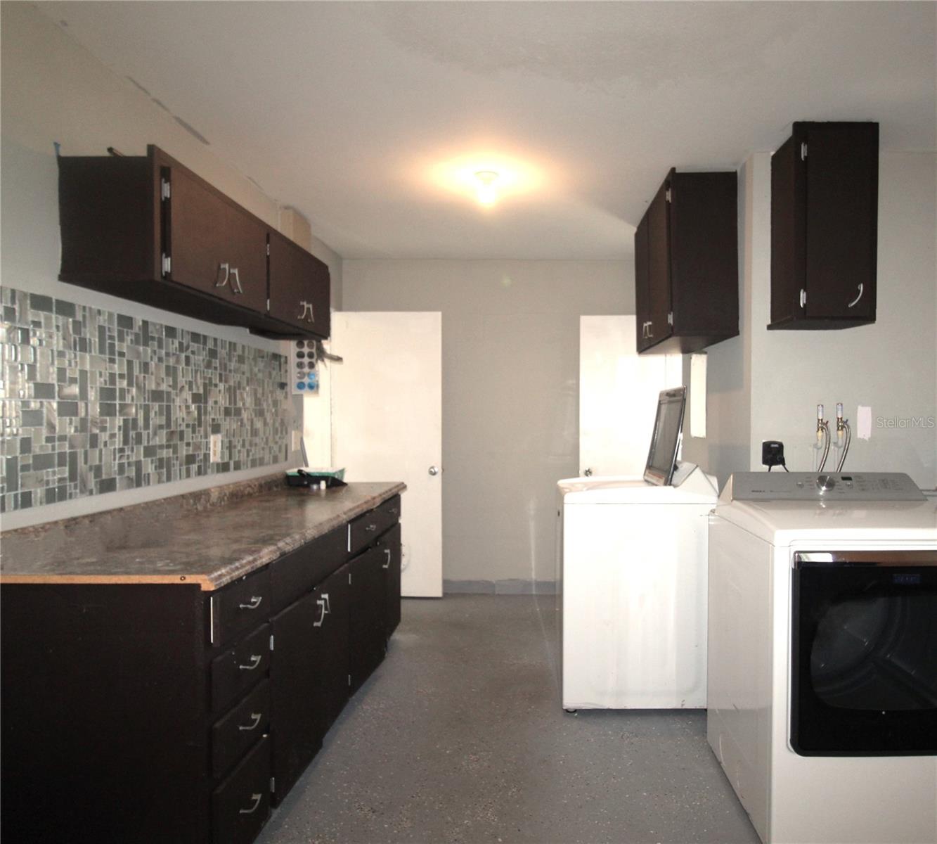 VENICE GARDENS - Residential Lease