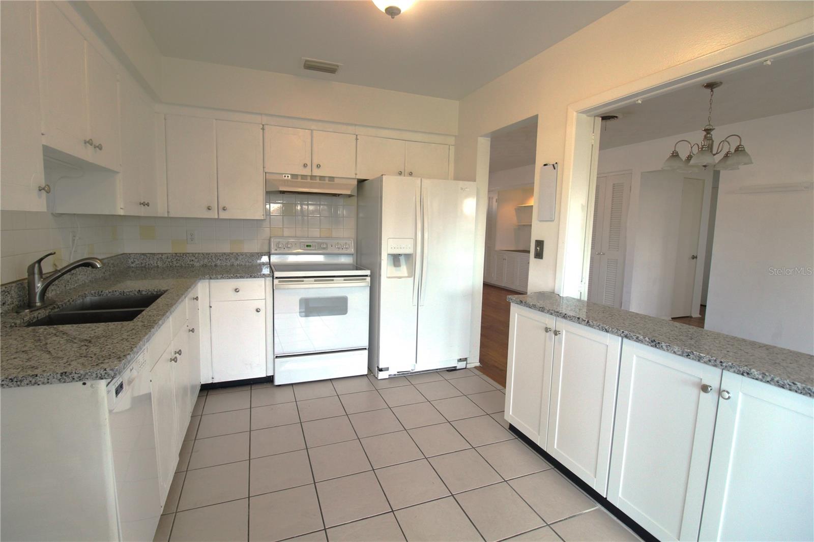 VENICE GARDENS - Residential Lease
