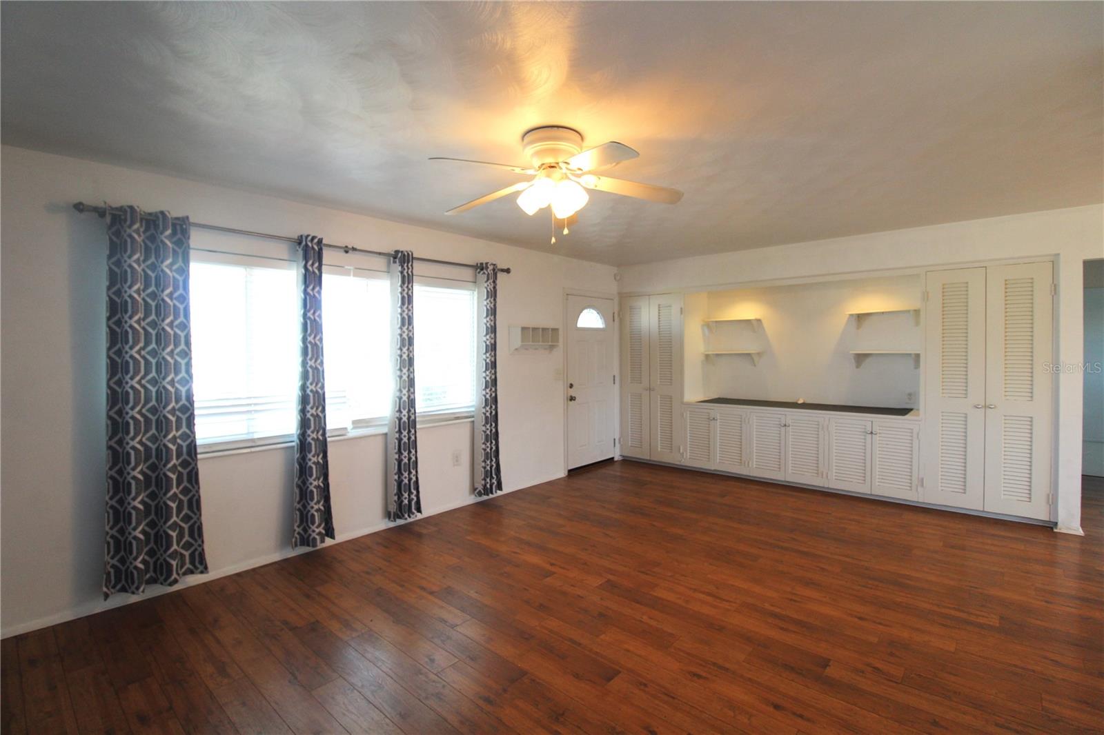 VENICE GARDENS - Residential Lease