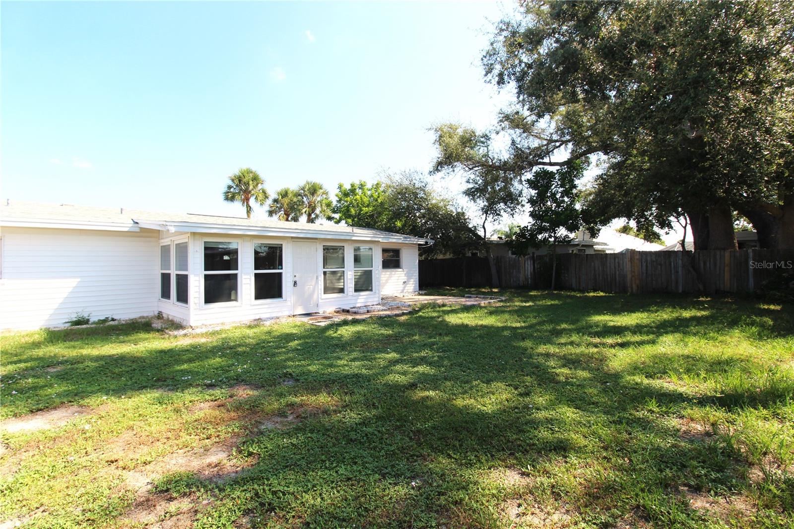 VENICE GARDENS - Residential Lease