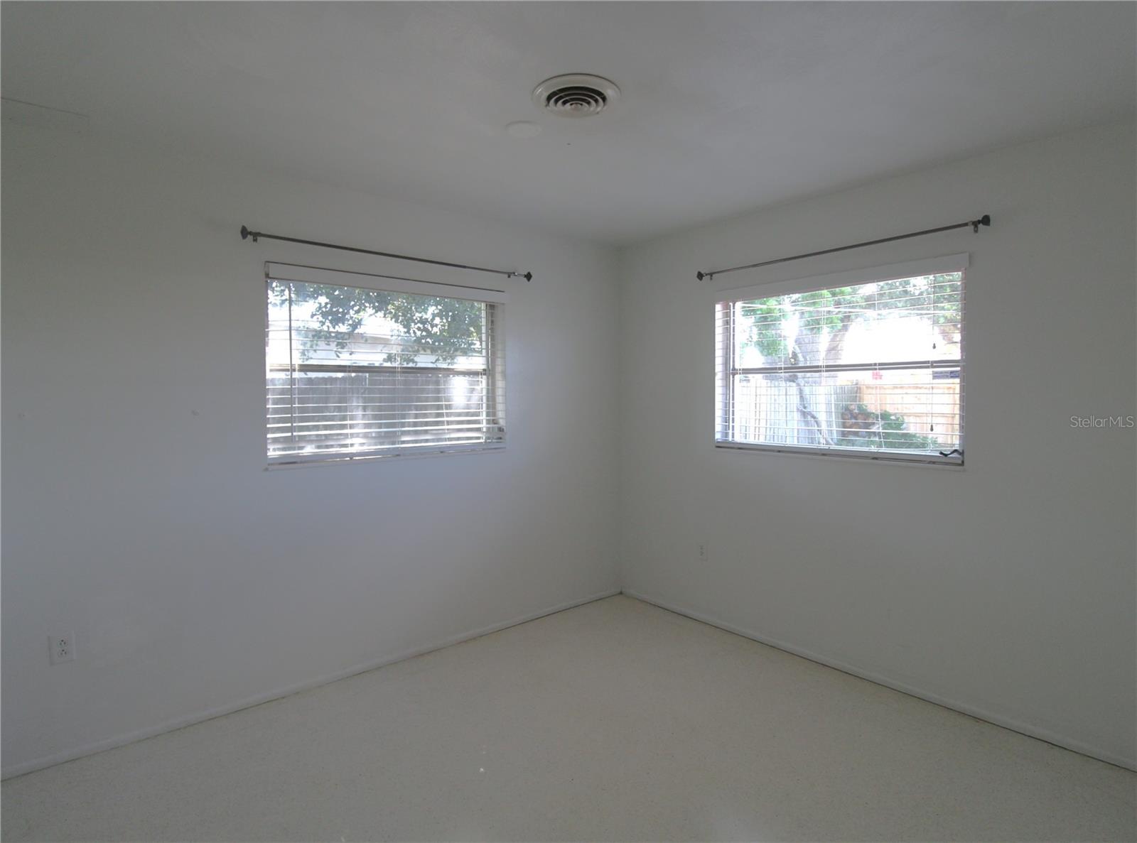 VENICE GARDENS - Residential Lease