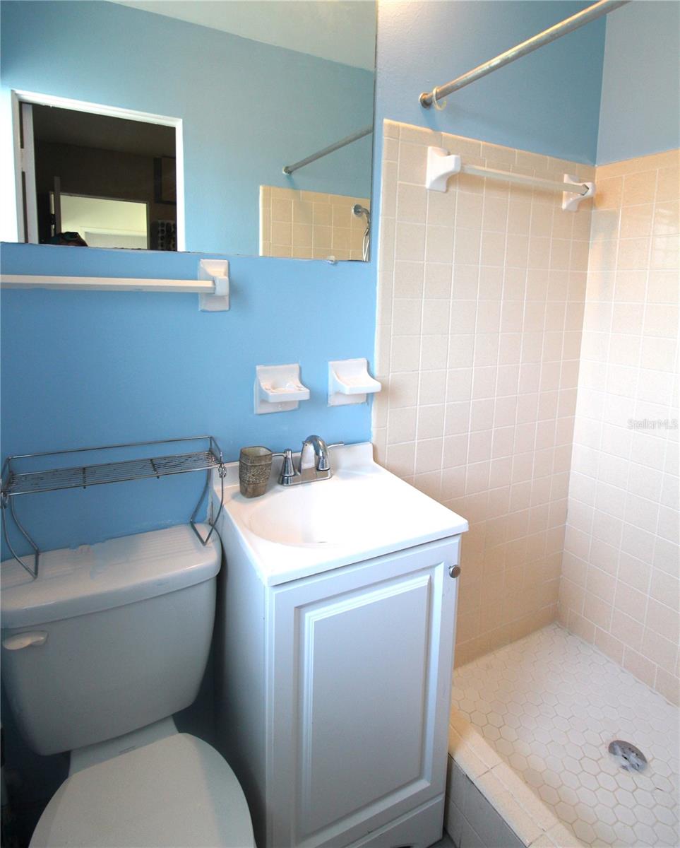 VENICE GARDENS - Residential Lease