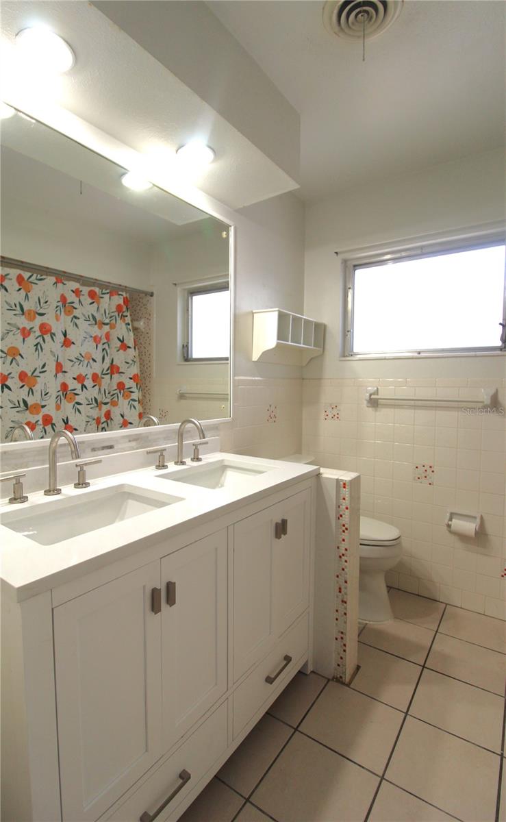 VENICE GARDENS - Residential Lease