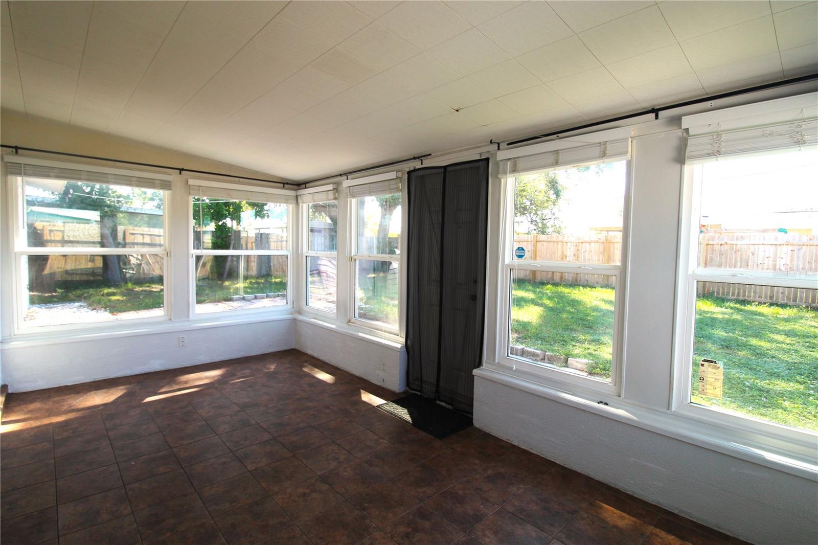 VENICE GARDENS - Residential Lease