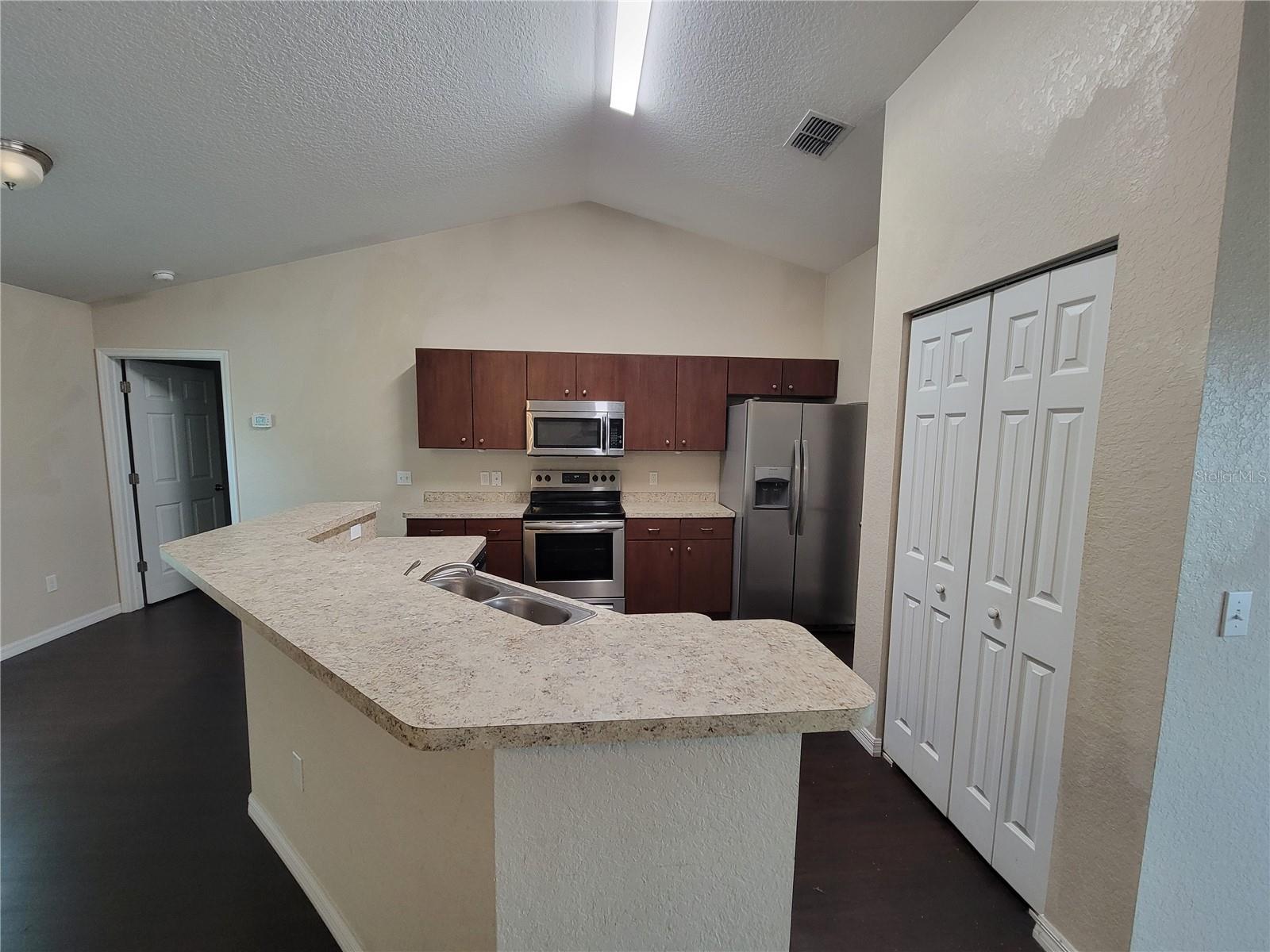 SILVER SPGS SHORES 18 - Residential Lease