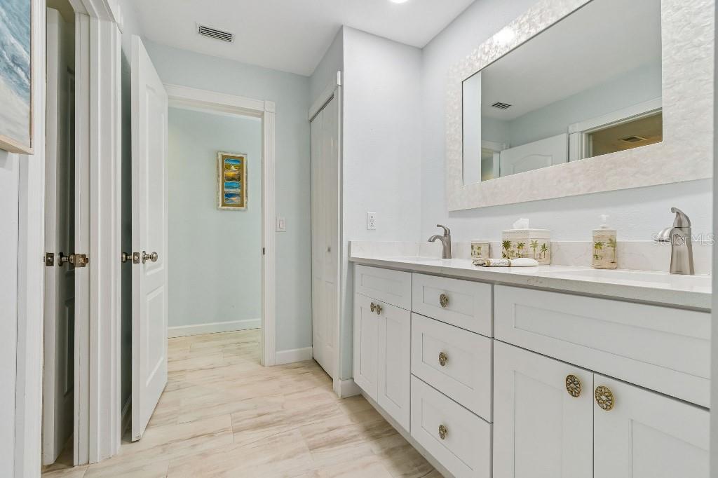 LAKES ESTATES 3 OF SARASOTA - Residential