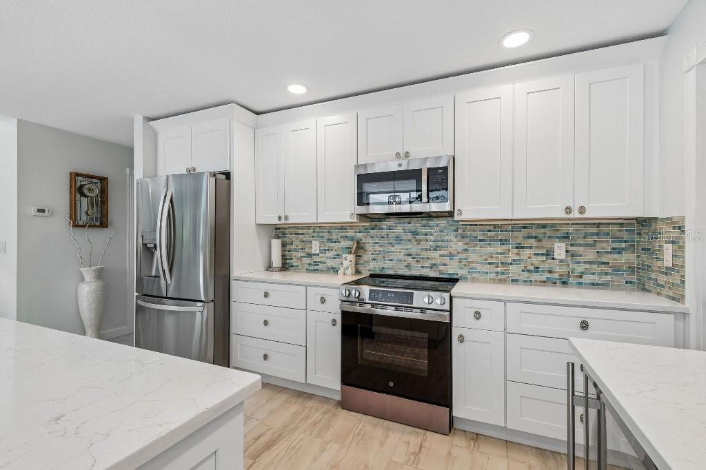 LAKES ESTATES 3 OF SARASOTA - Residential